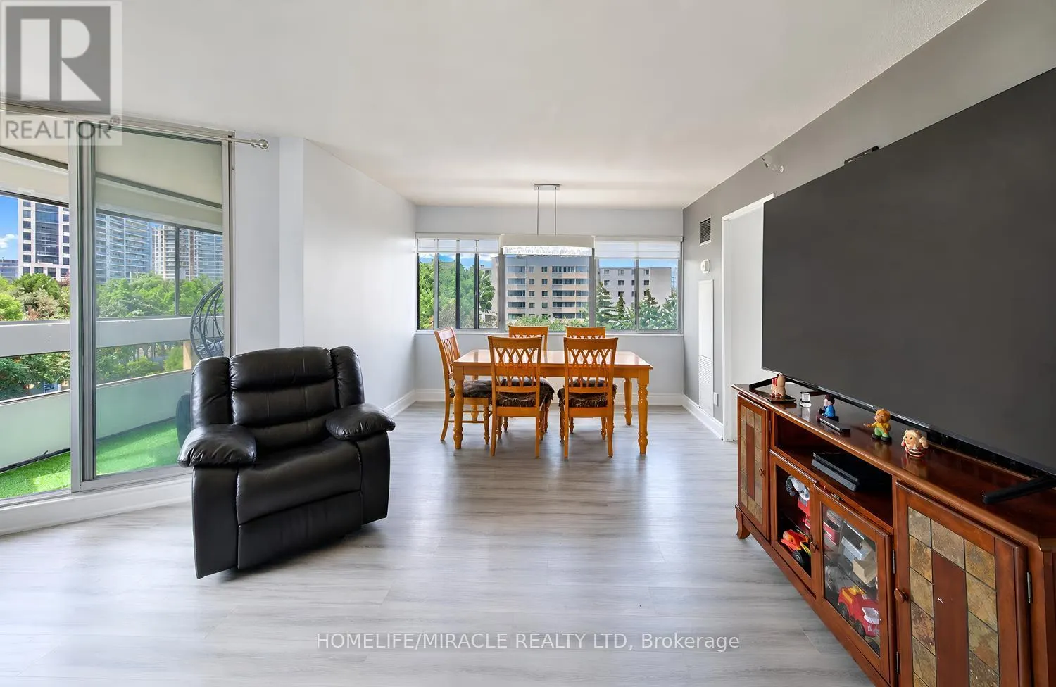 502 - 50 ELM DRIVE E