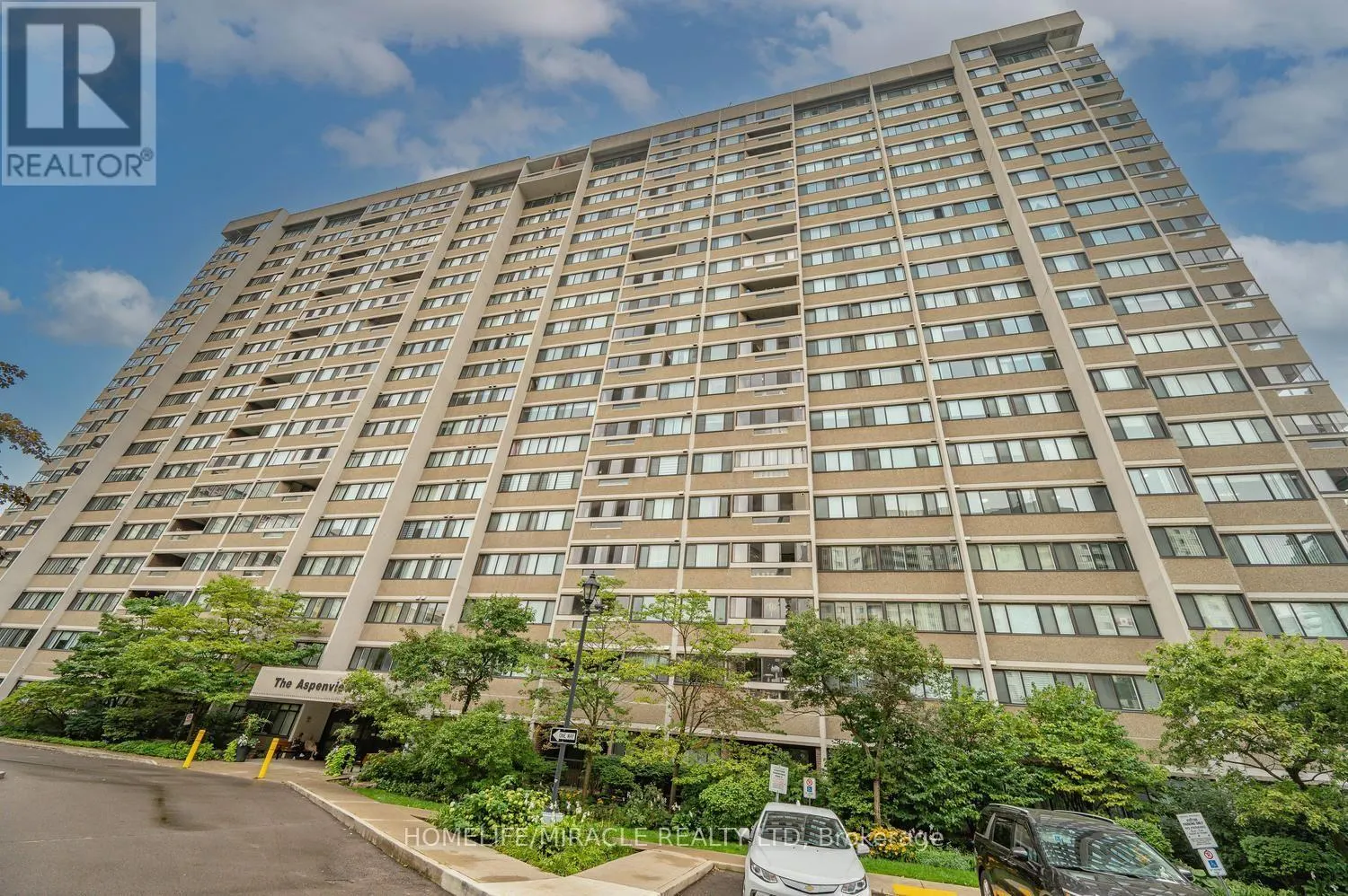 502 - 50 ELM DRIVE E