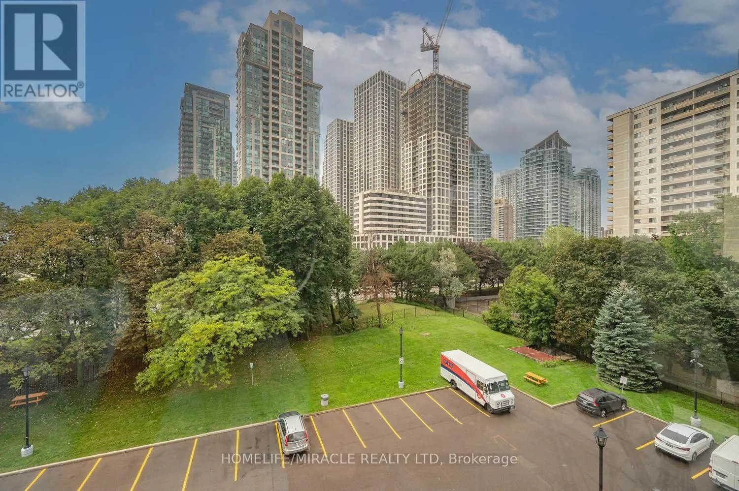 502 - 50 ELM DRIVE E