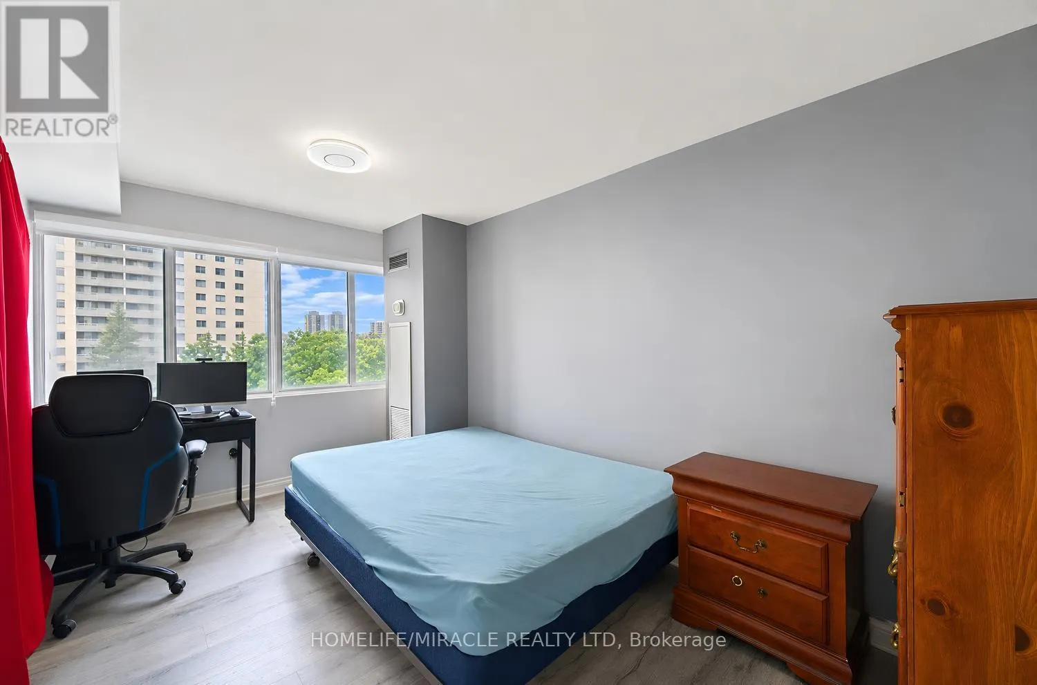 502 - 50 ELM DRIVE E