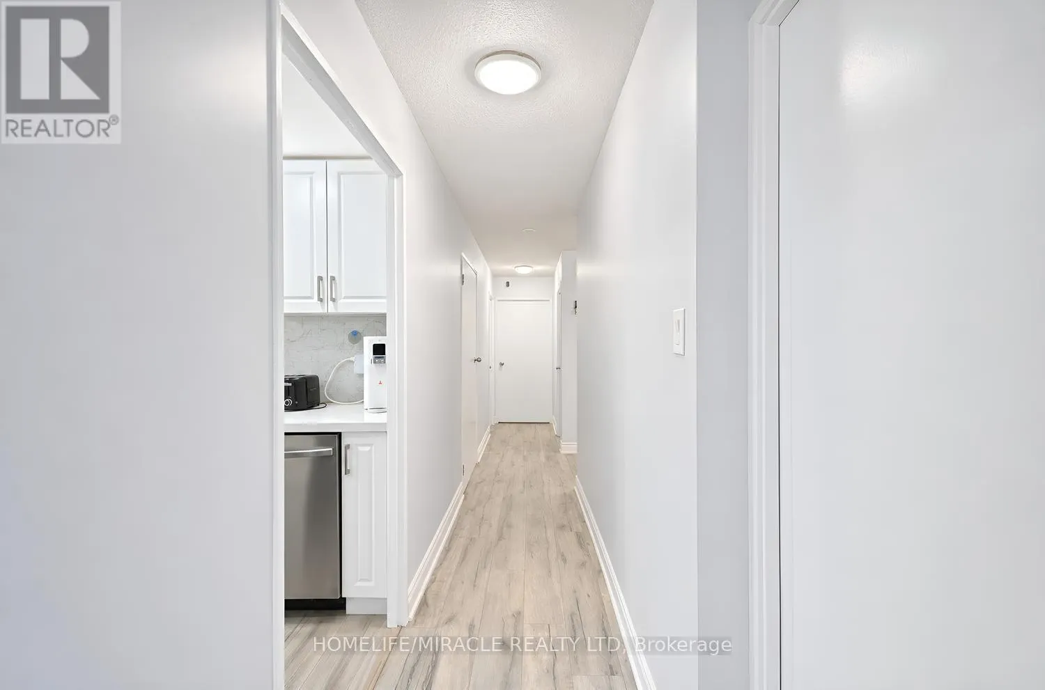 502 - 50 ELM DRIVE E