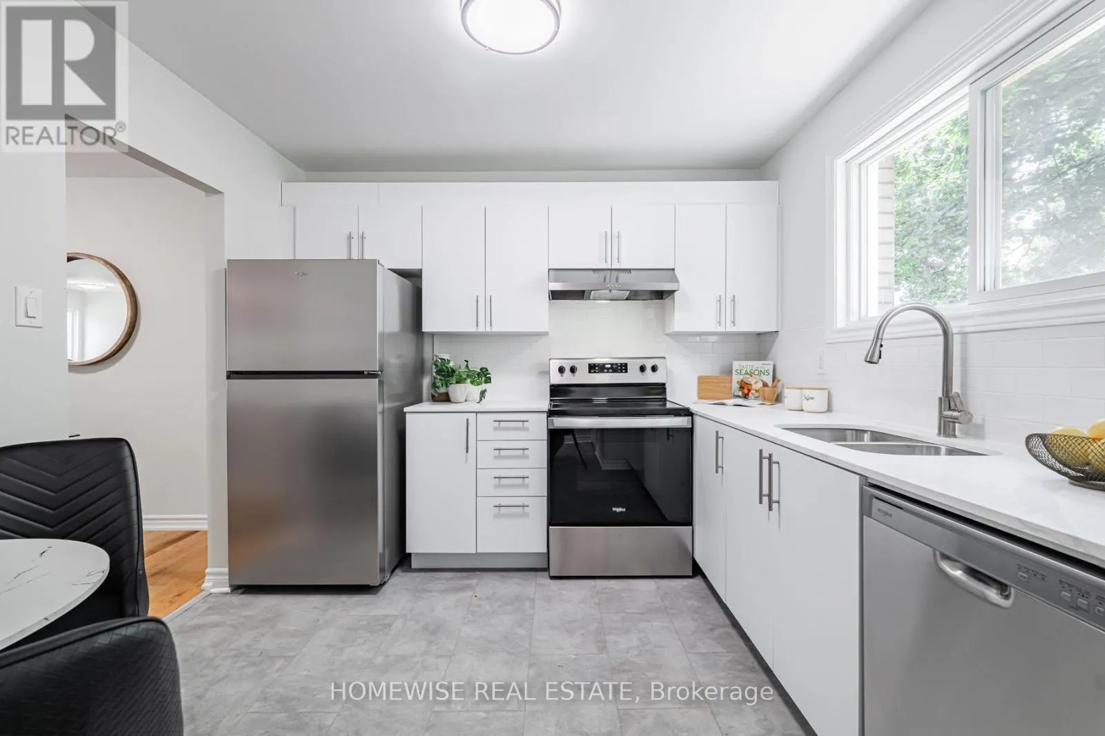 15 - 1350 WINDING TRAIL