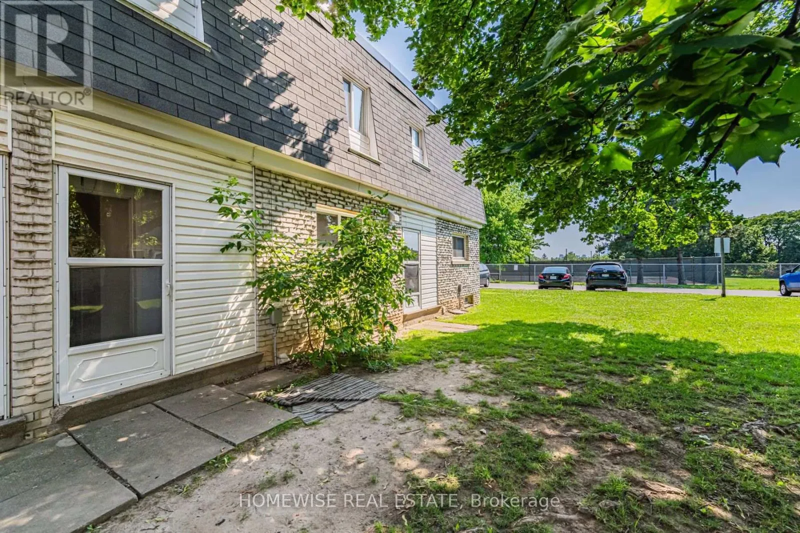 15 - 1350 WINDING TRAIL