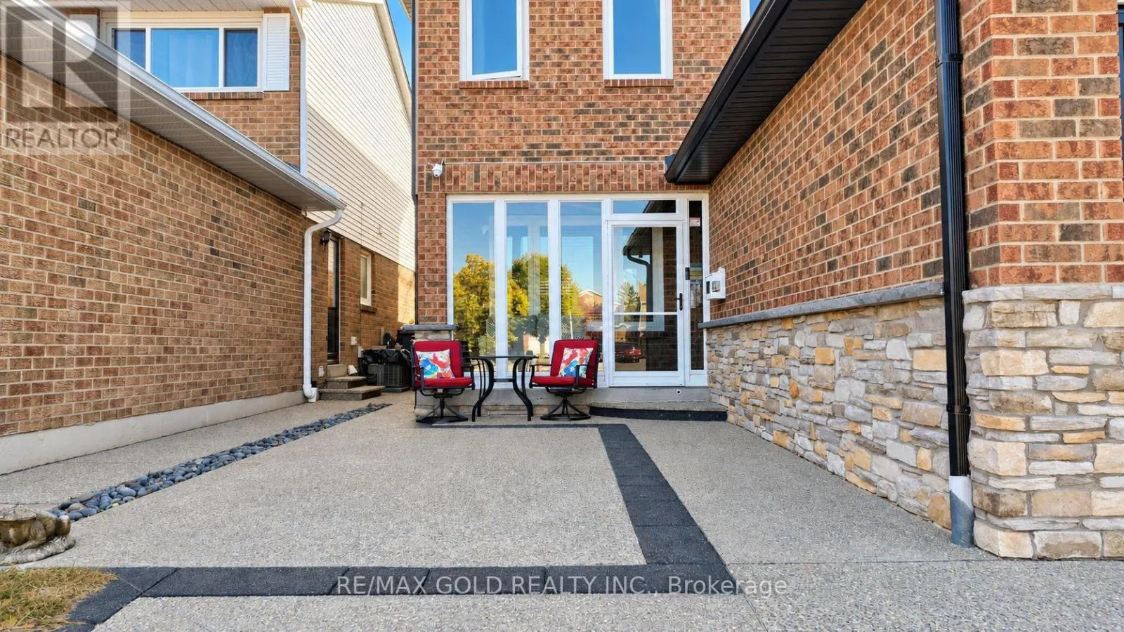 50 STEPHENSEN COURT