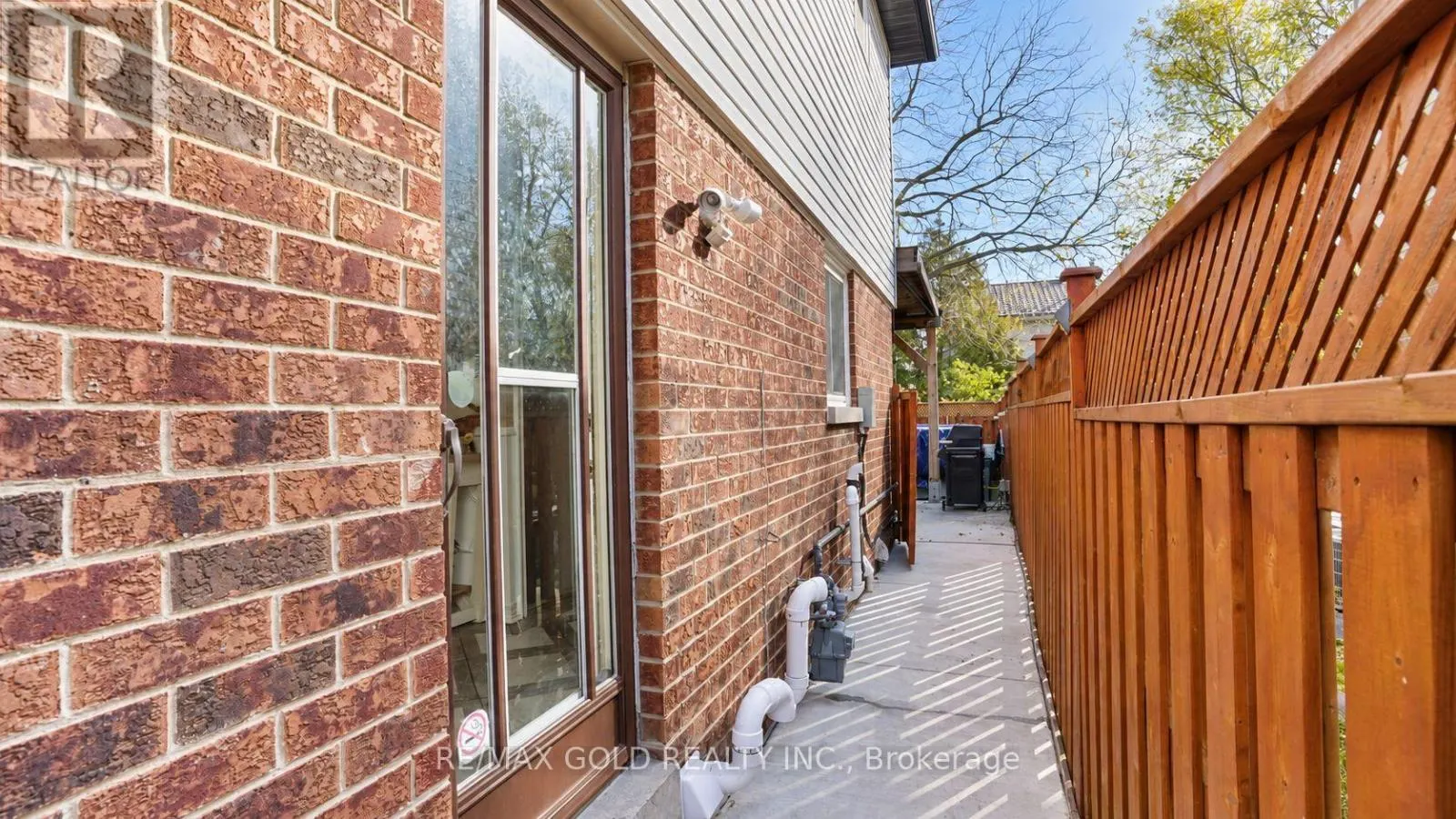50 STEPHENSEN COURT