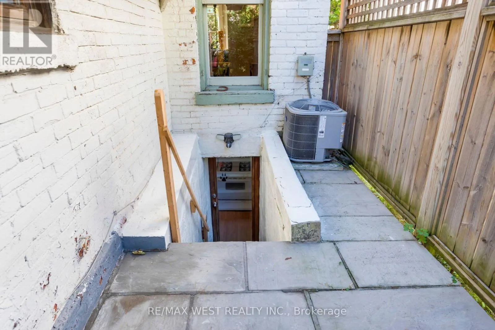 195 DUNN AVENUE