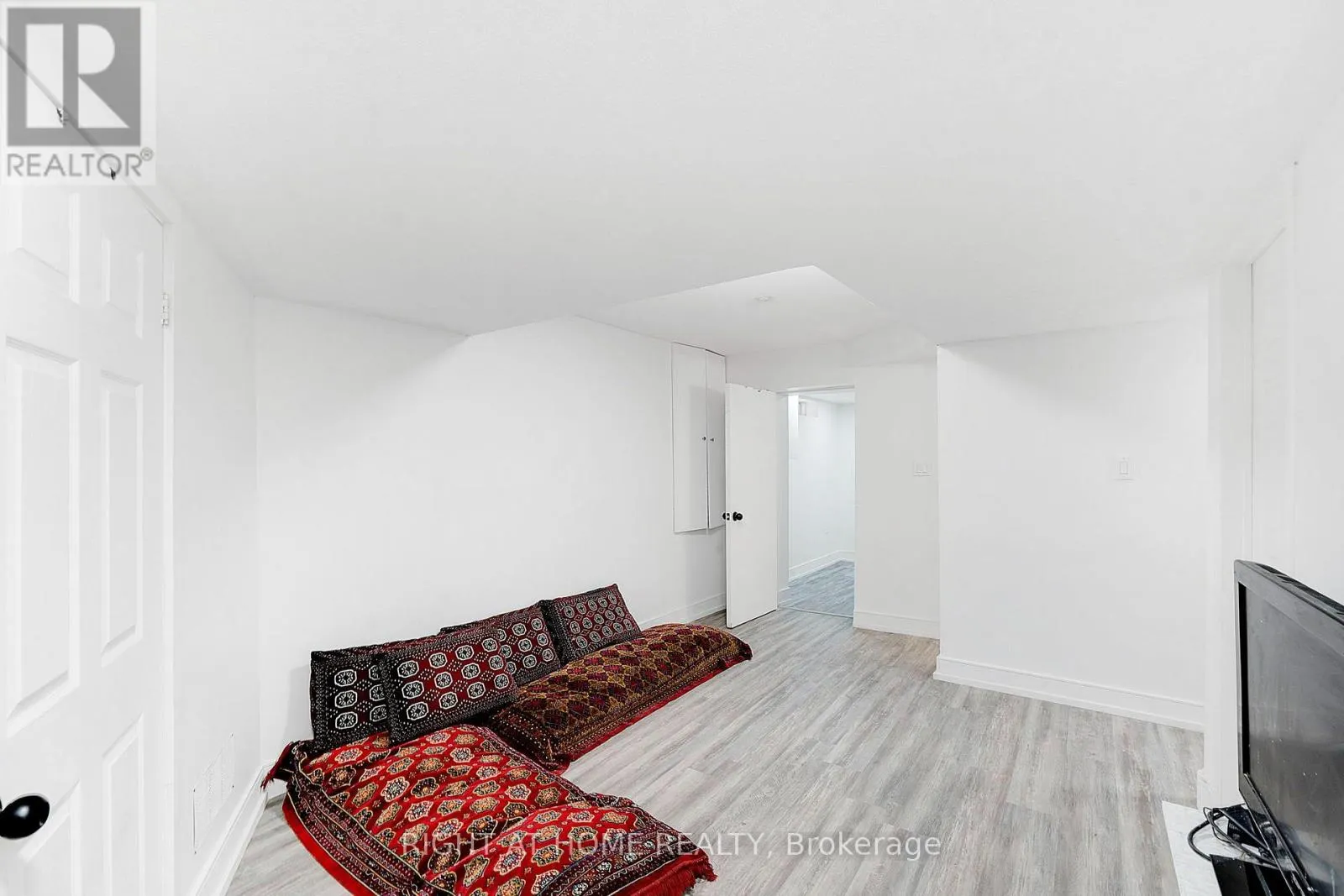 4 GIZA CRESCENT