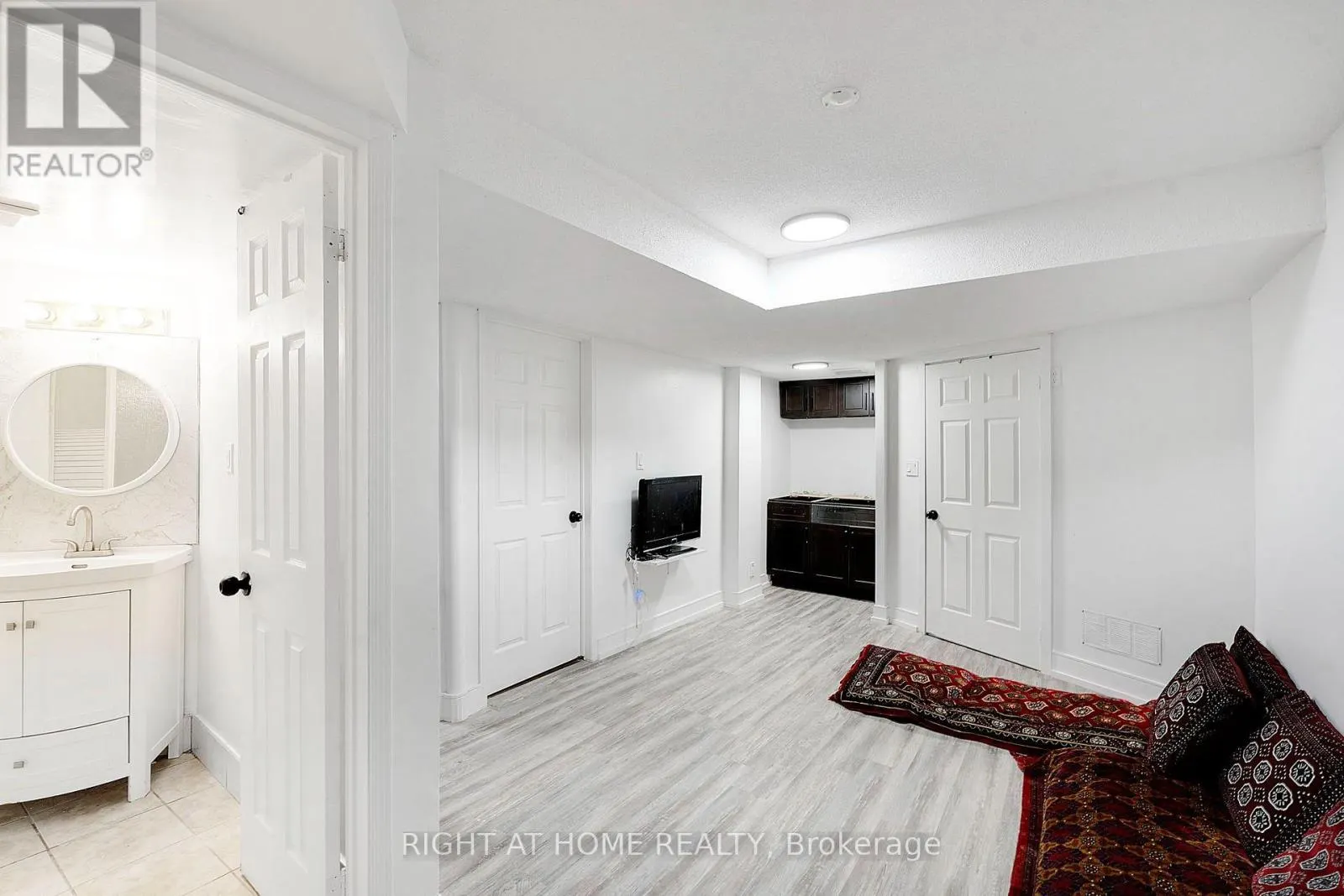 4 GIZA CRESCENT