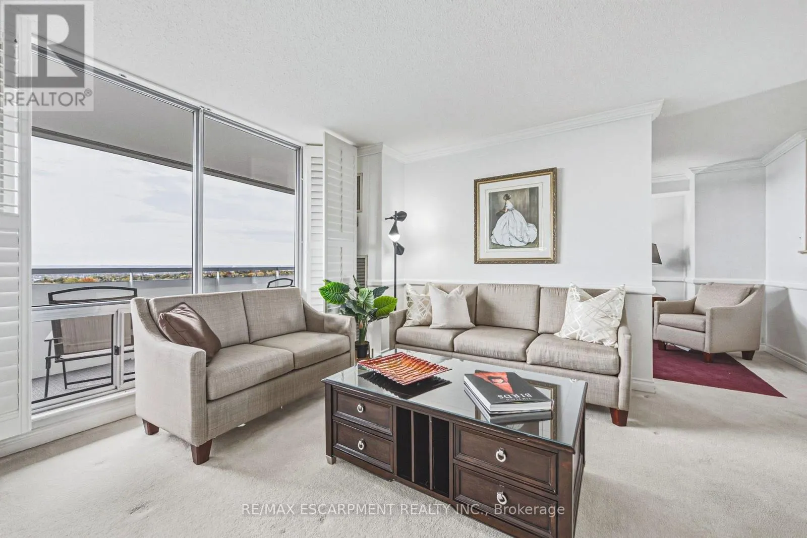 1005 - 2055 UPPER MIDDLE ROAD