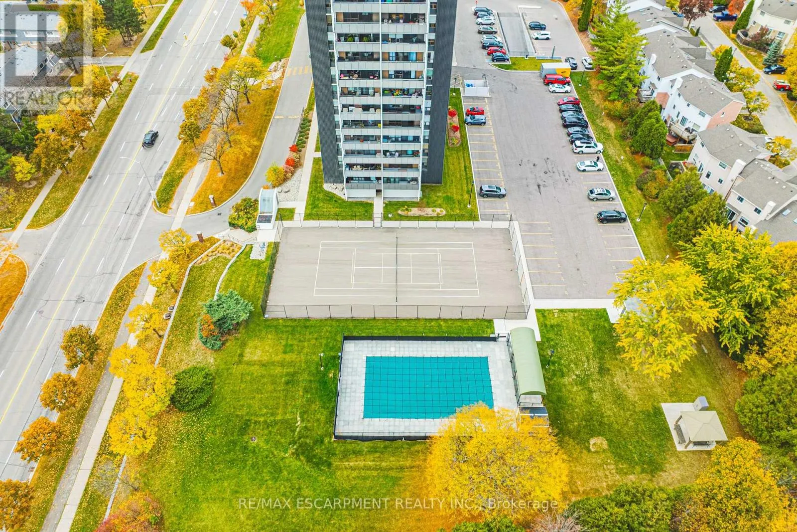 1005 - 2055 UPPER MIDDLE ROAD