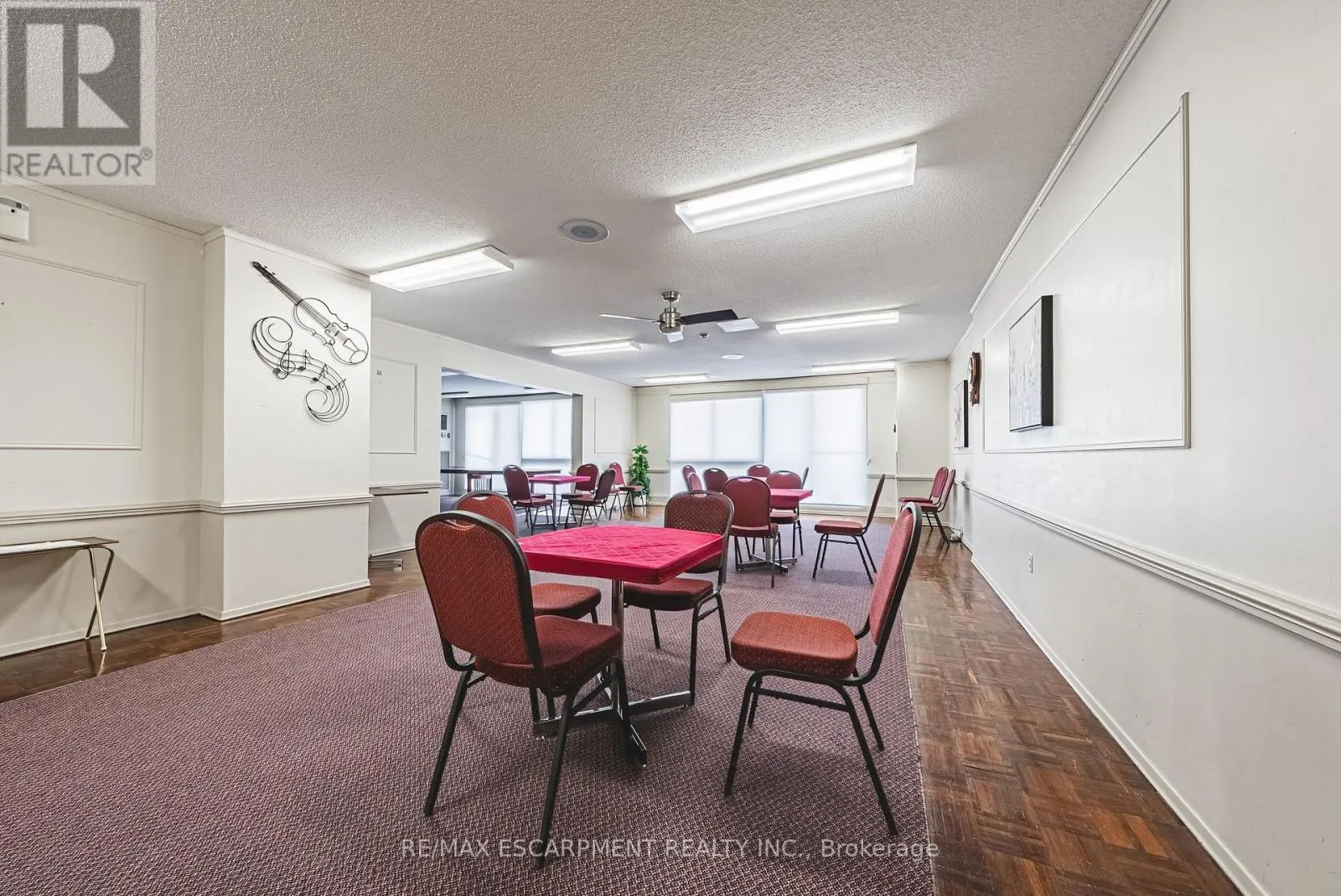 1005 - 2055 UPPER MIDDLE ROAD