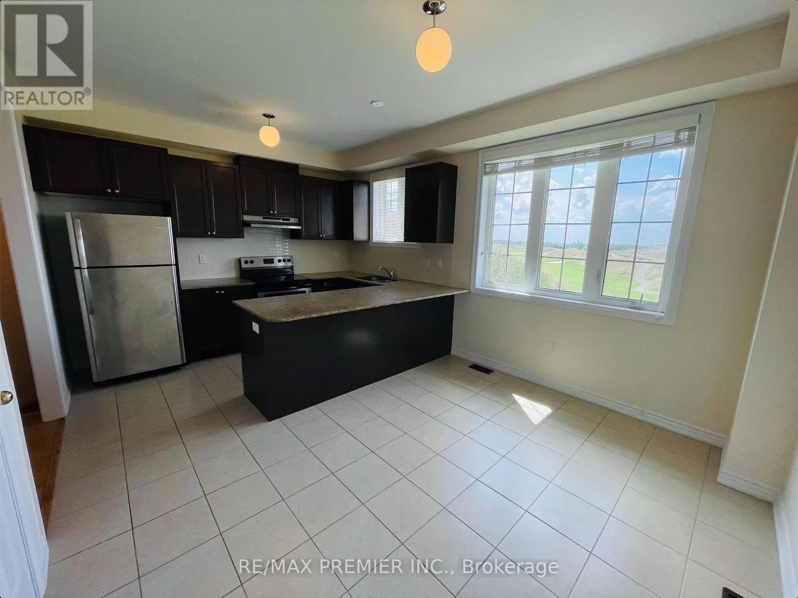 32 SHIFF CRESCENT