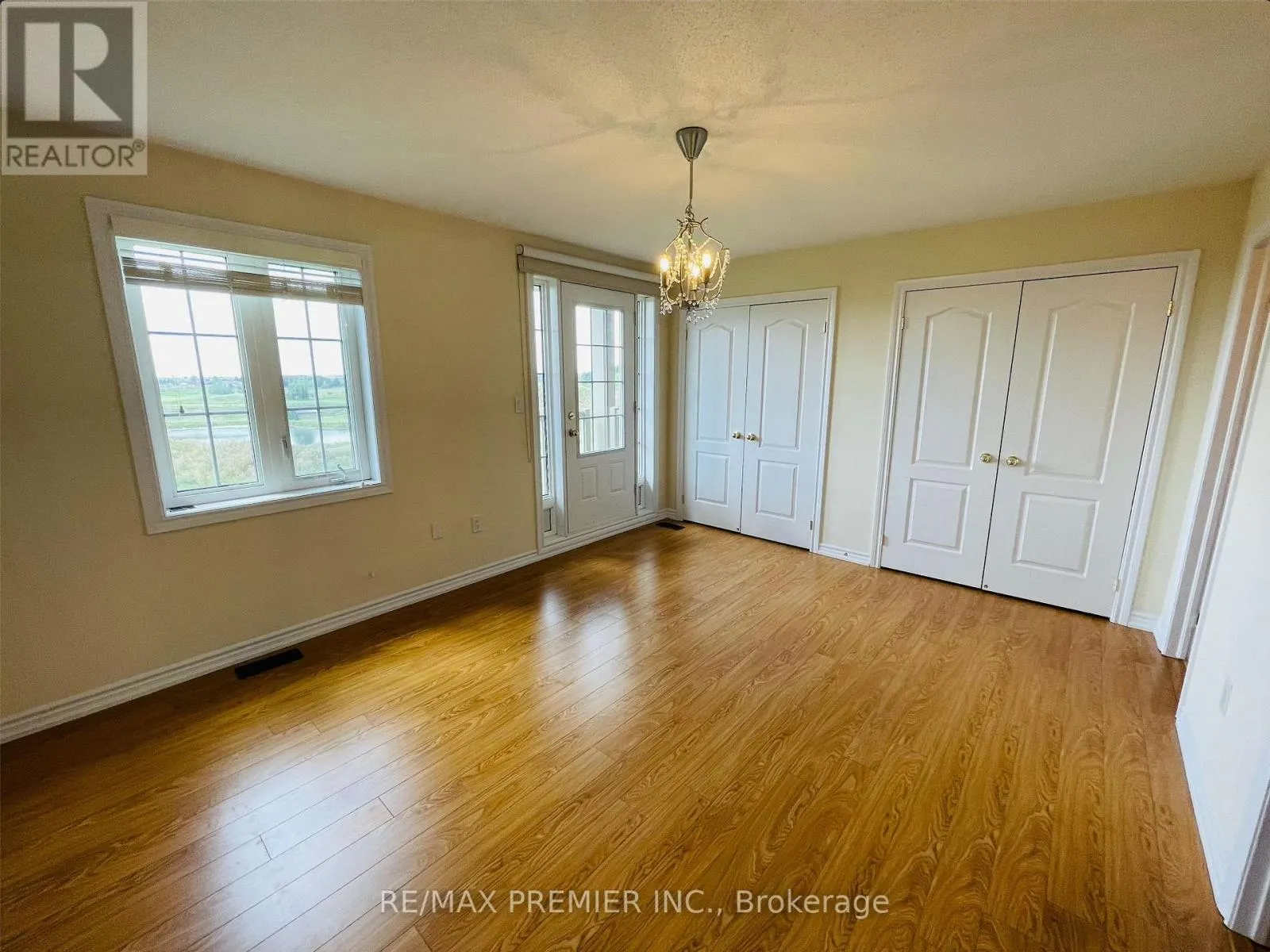32 SHIFF CRESCENT