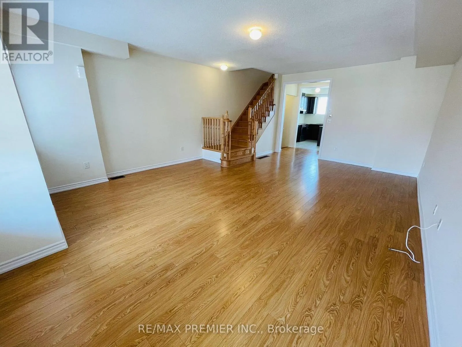 32 SHIFF CRESCENT