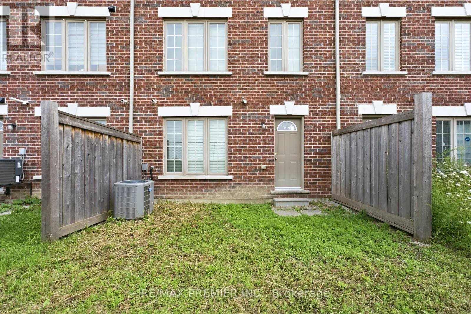 32 SHIFF CRESCENT