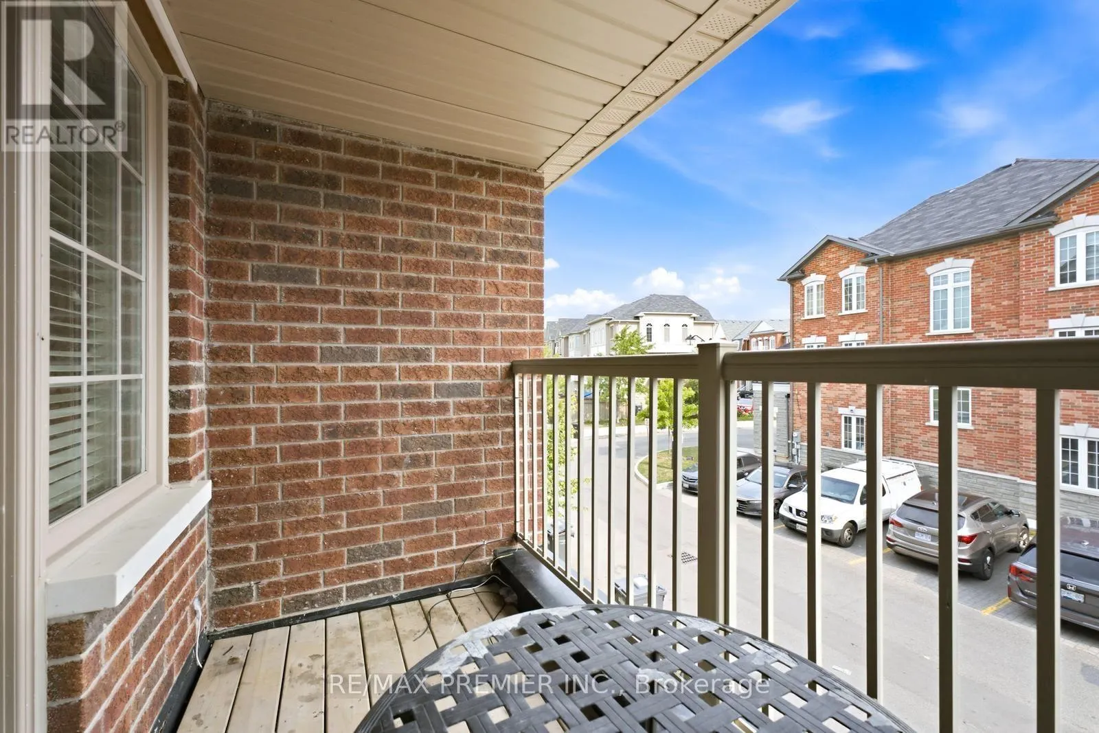 32 SHIFF CRESCENT
