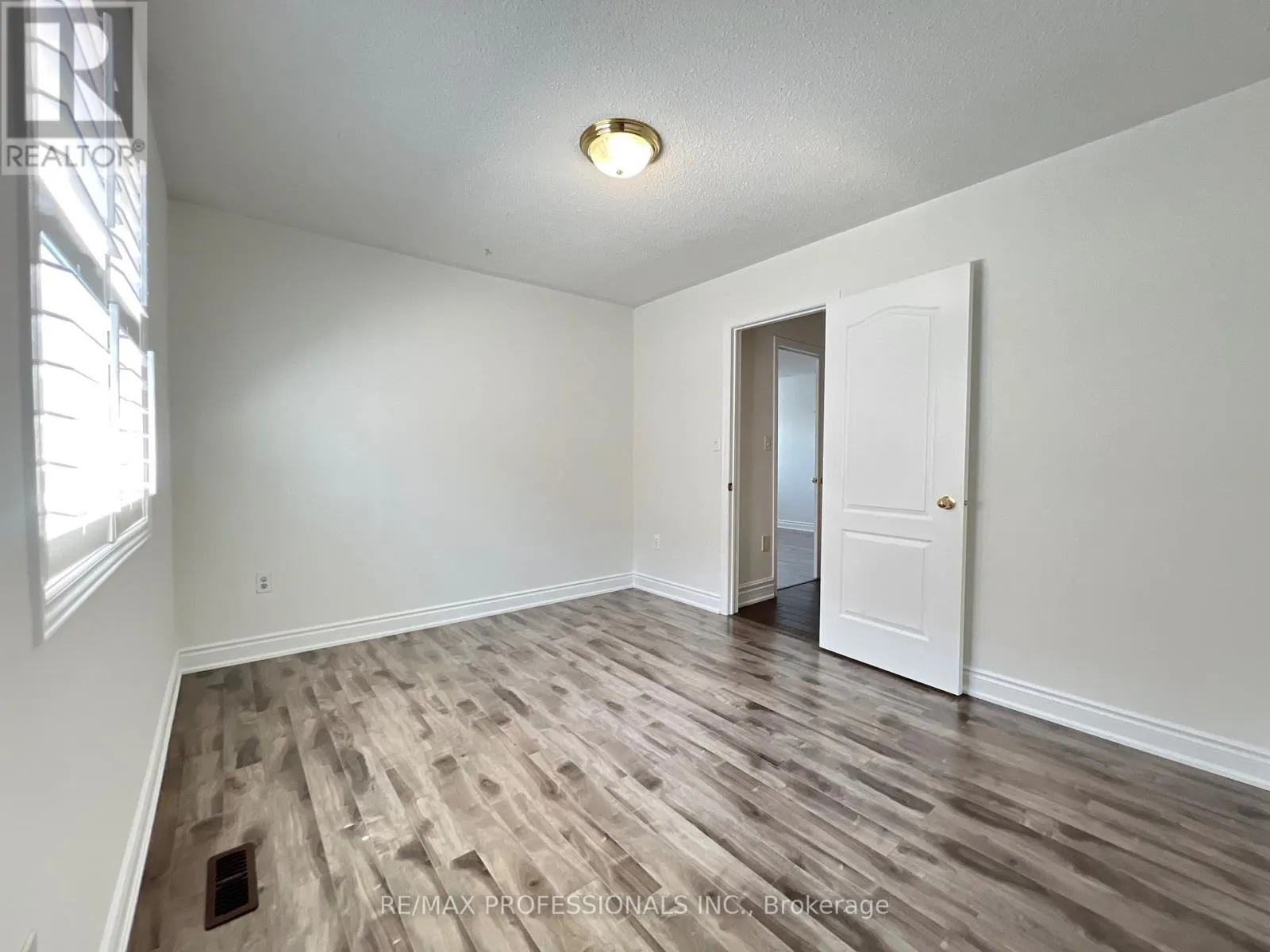 3895 HENRIETTA WAY