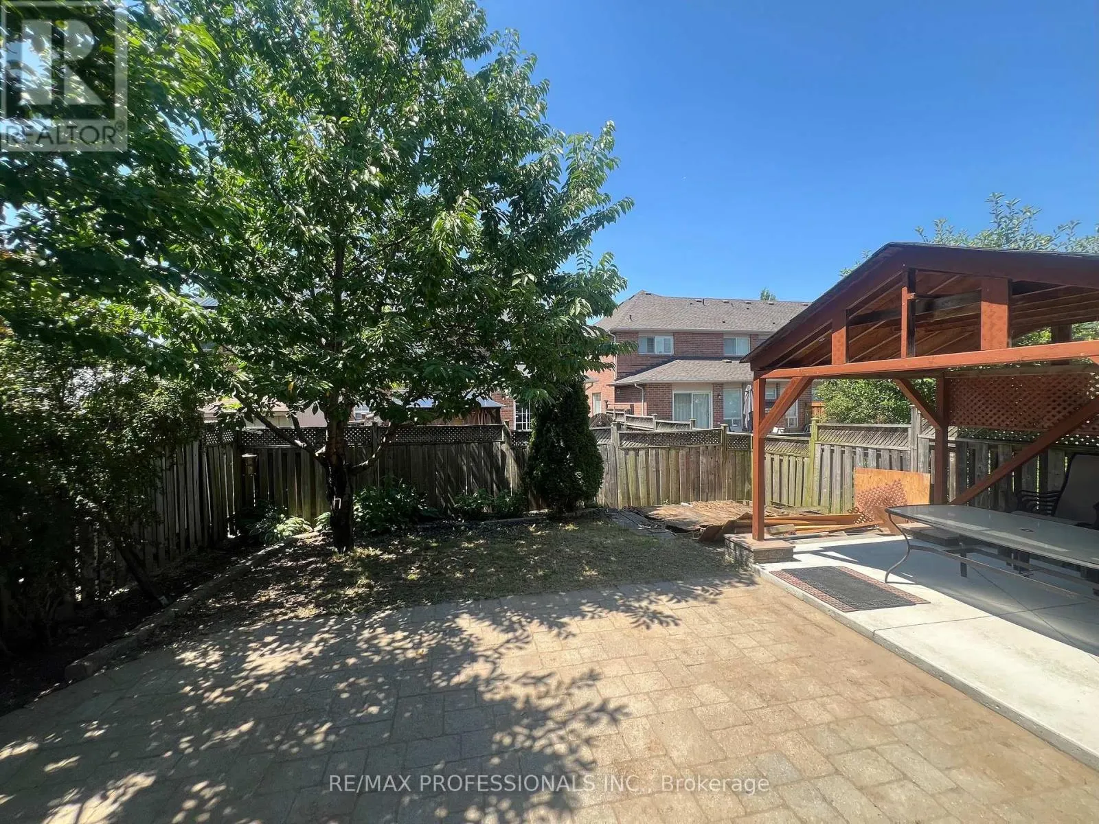 3895 HENRIETTA WAY