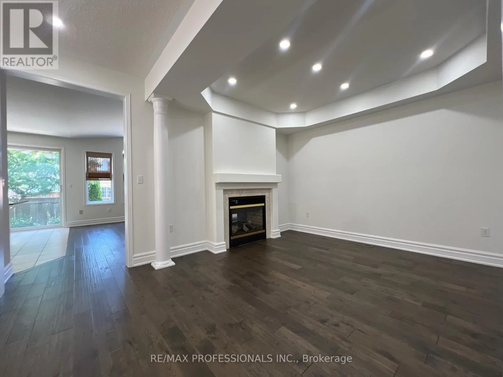 3895 HENRIETTA WAY