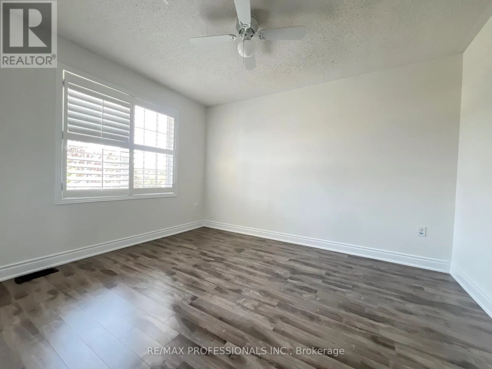 3895 HENRIETTA WAY