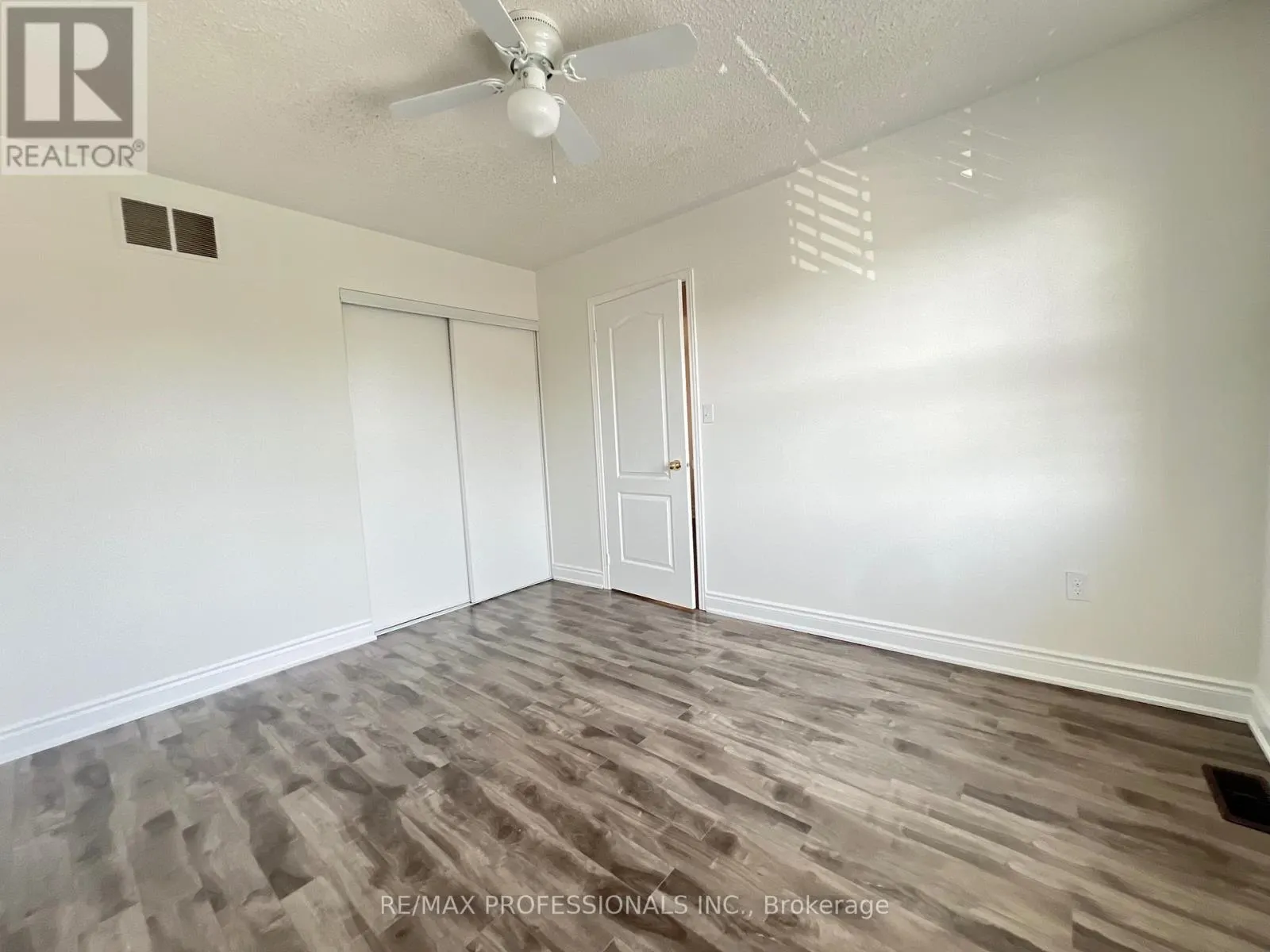 3895 HENRIETTA WAY