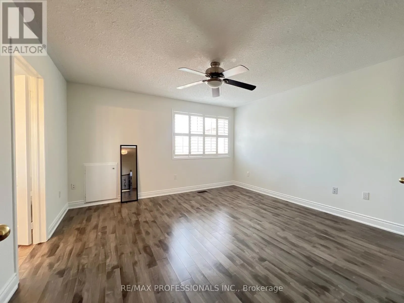 3895 HENRIETTA WAY