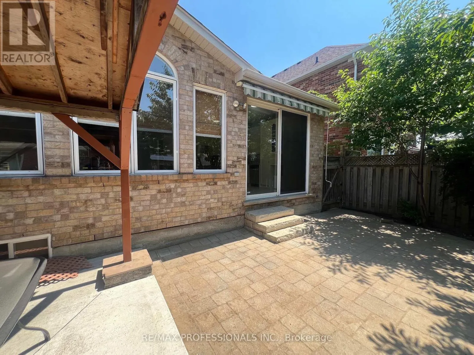 3895 HENRIETTA WAY