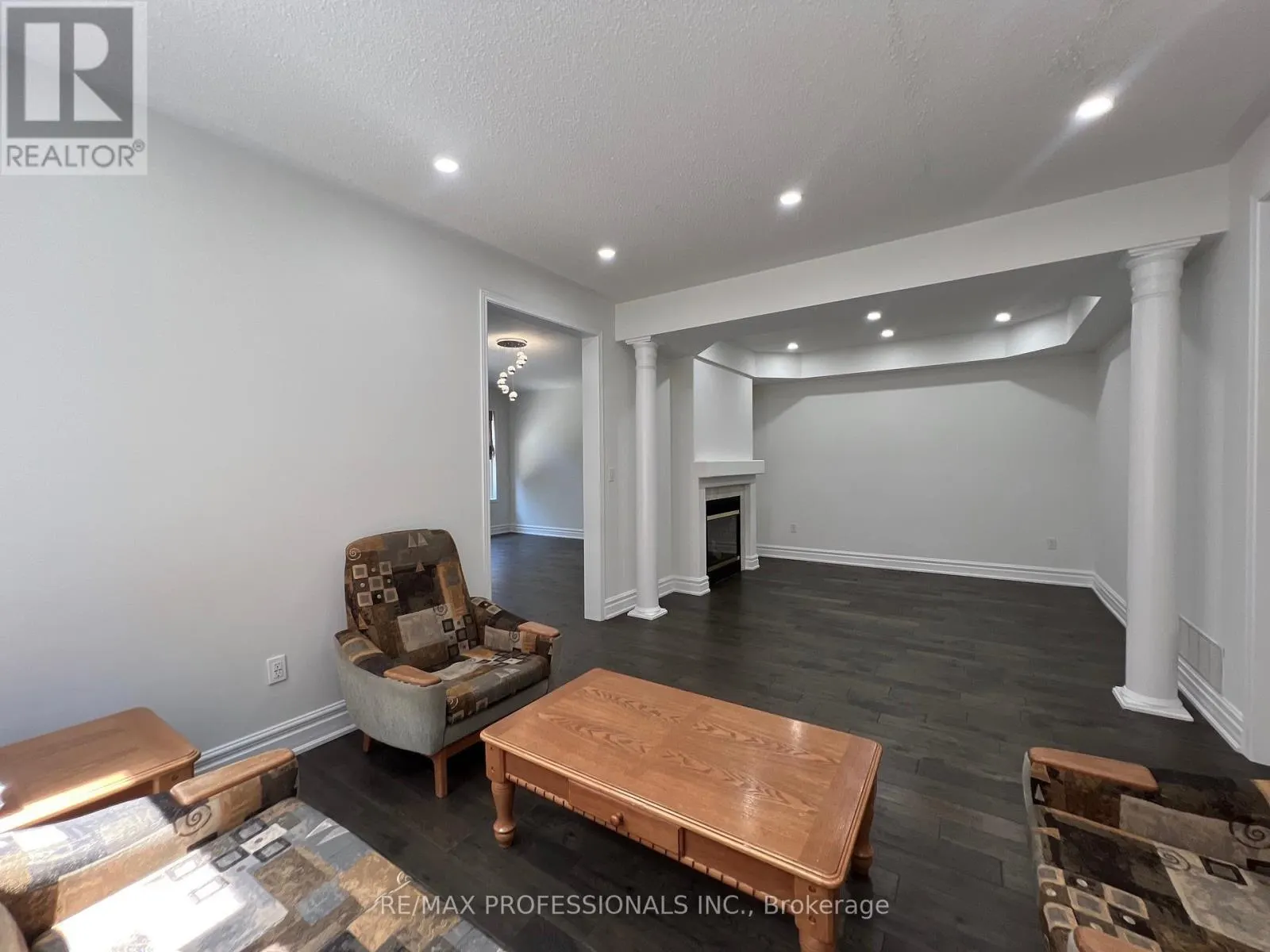 3895 HENRIETTA WAY