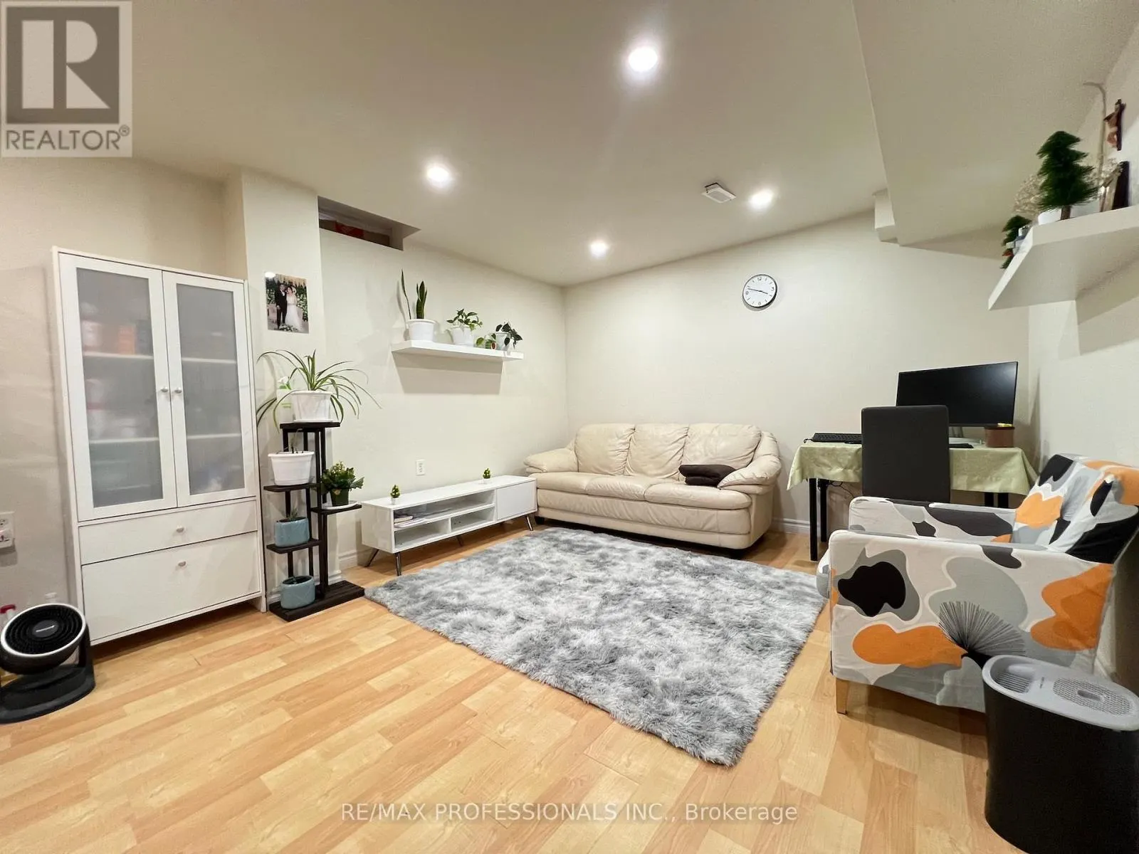 3895 HENRIETTA WAY