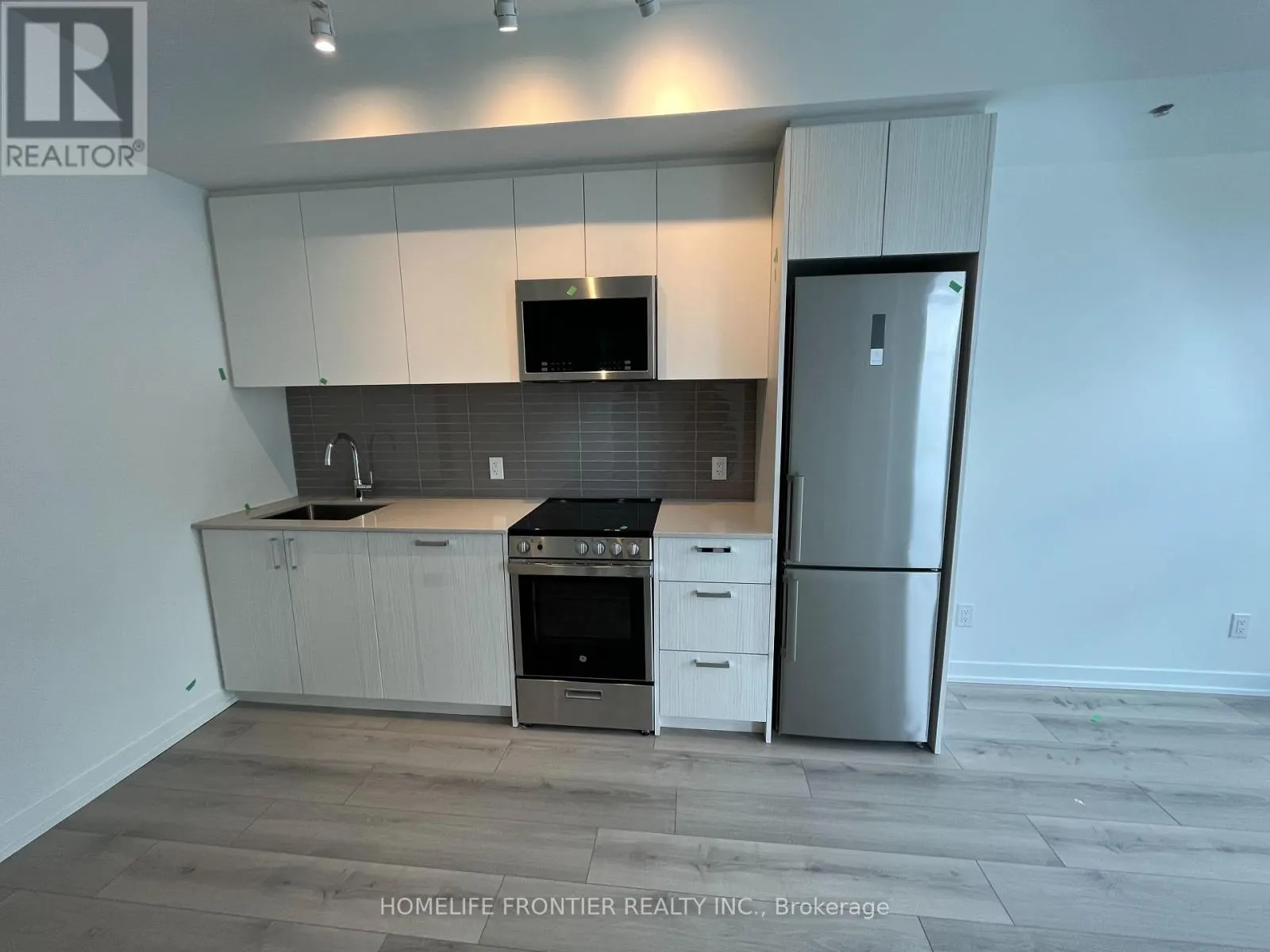513 - 1787 ST. CLAIR AVENUE N