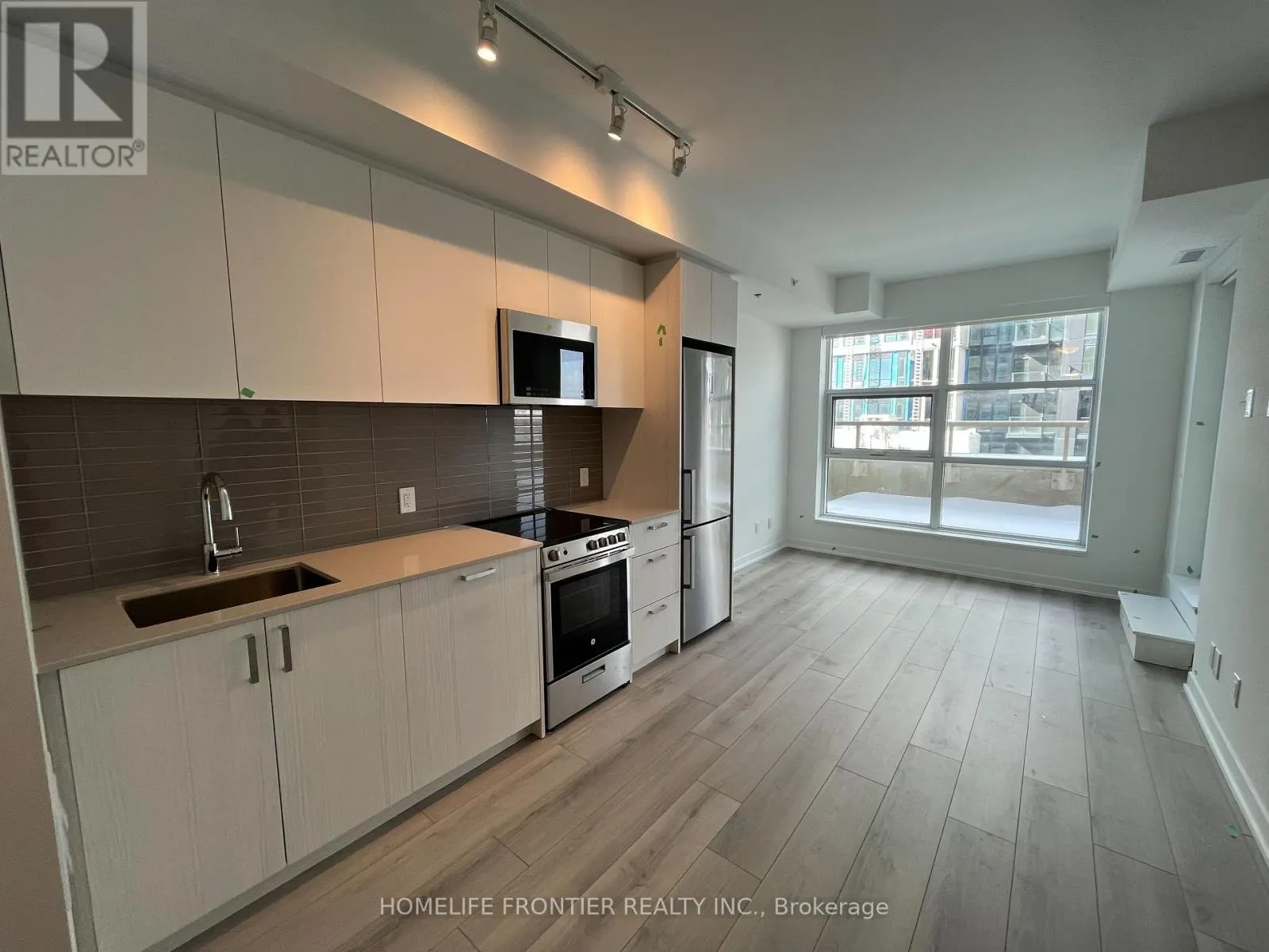 513 - 1787 ST. CLAIR AVENUE N