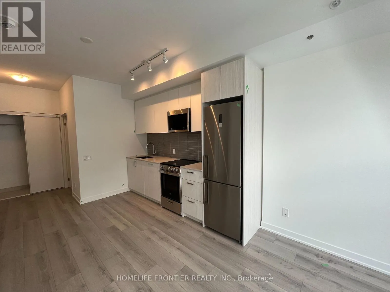 513 - 1787 ST. CLAIR AVENUE N
