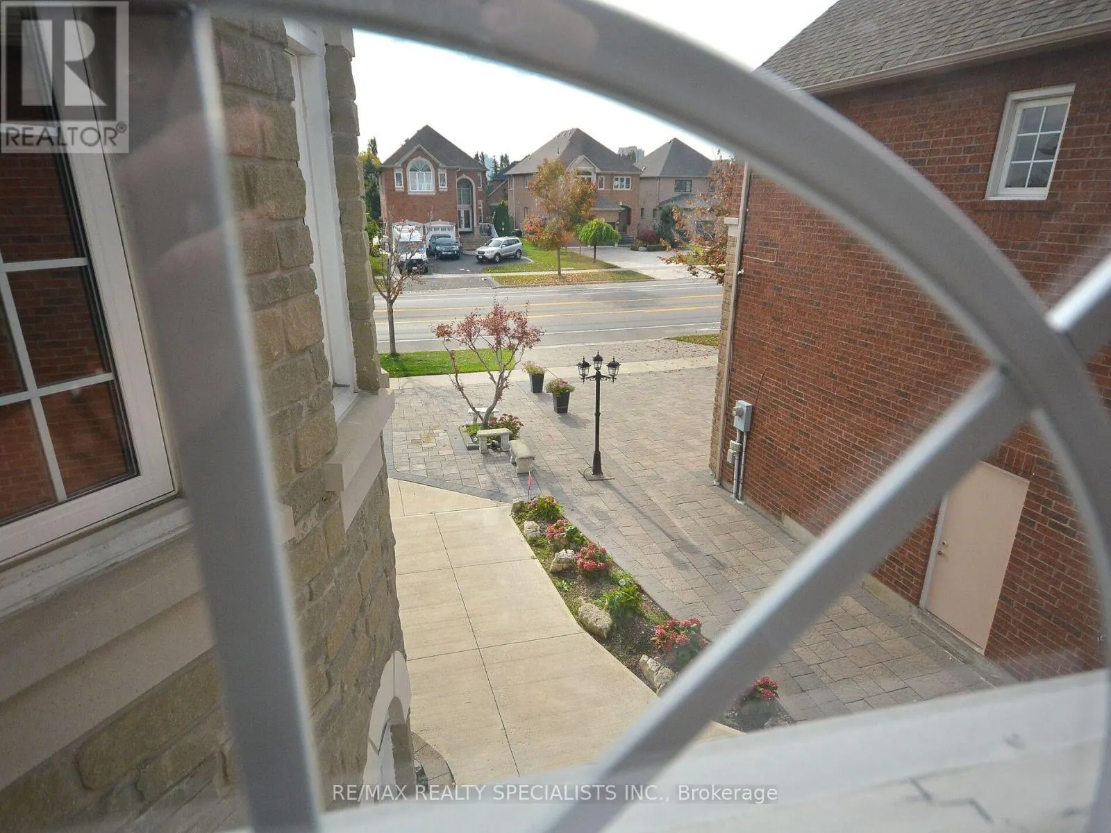 405 BRISTOL ROAD E