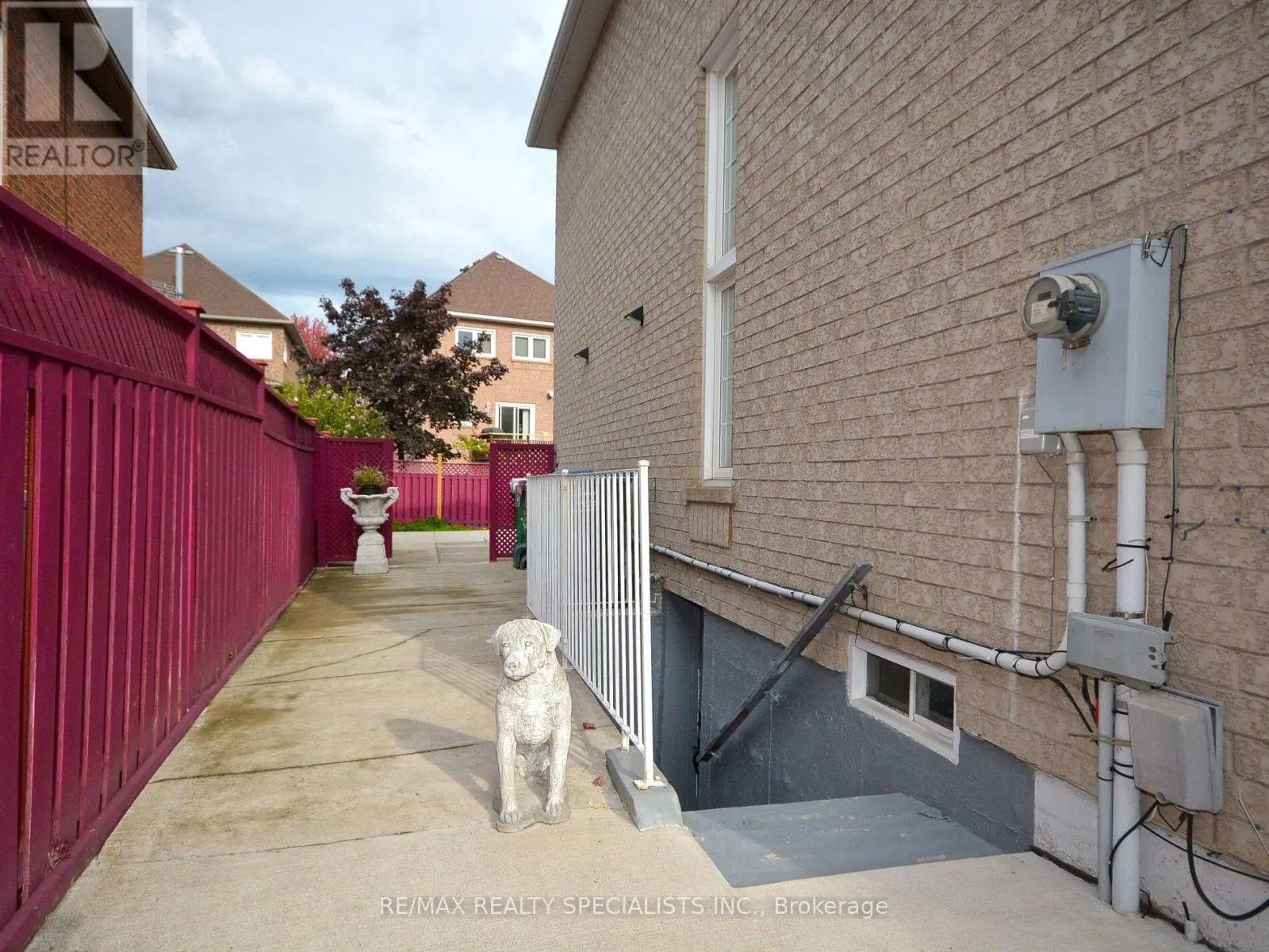 405 BRISTOL ROAD E