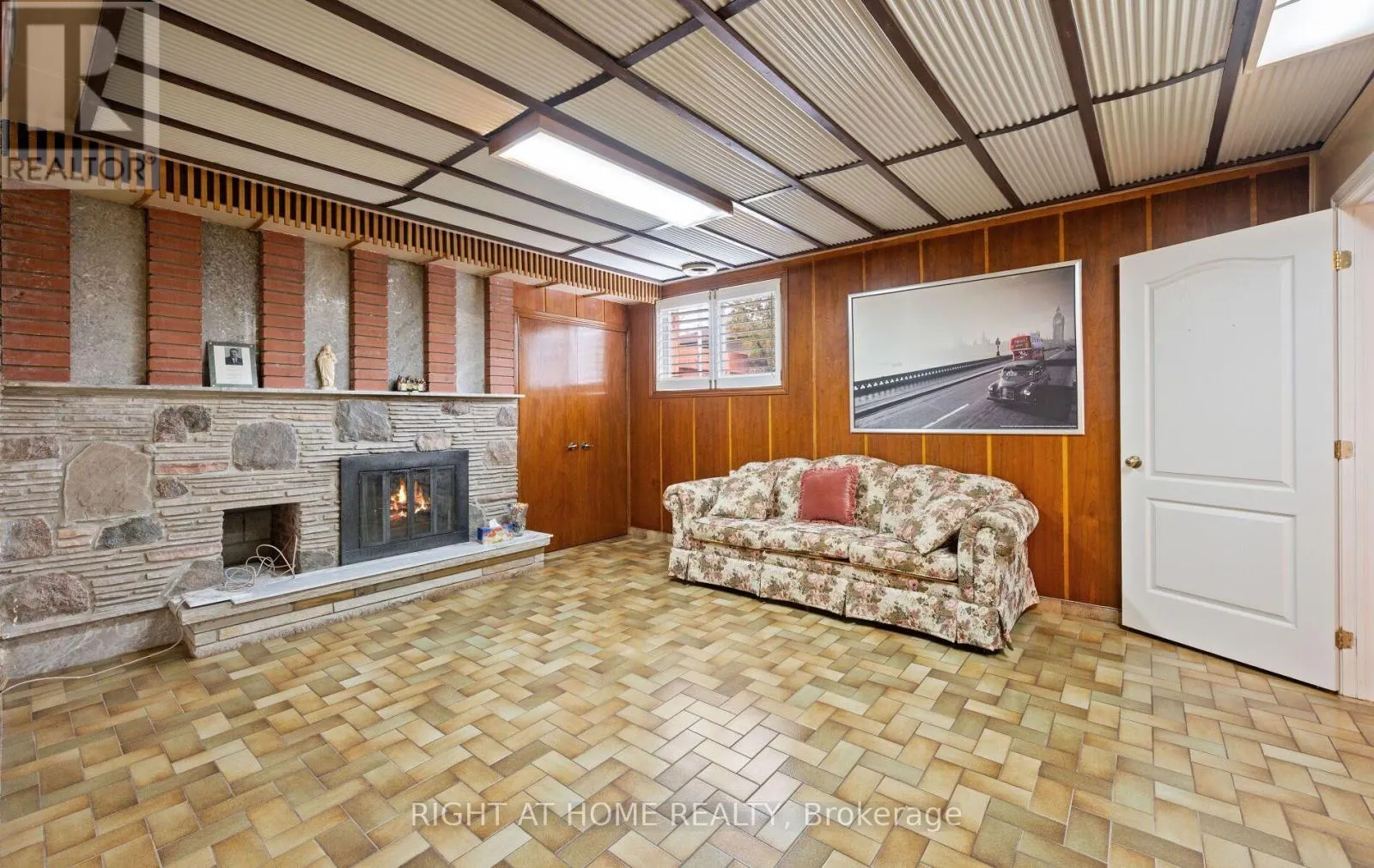 100 GRACEFIELD AVENUE