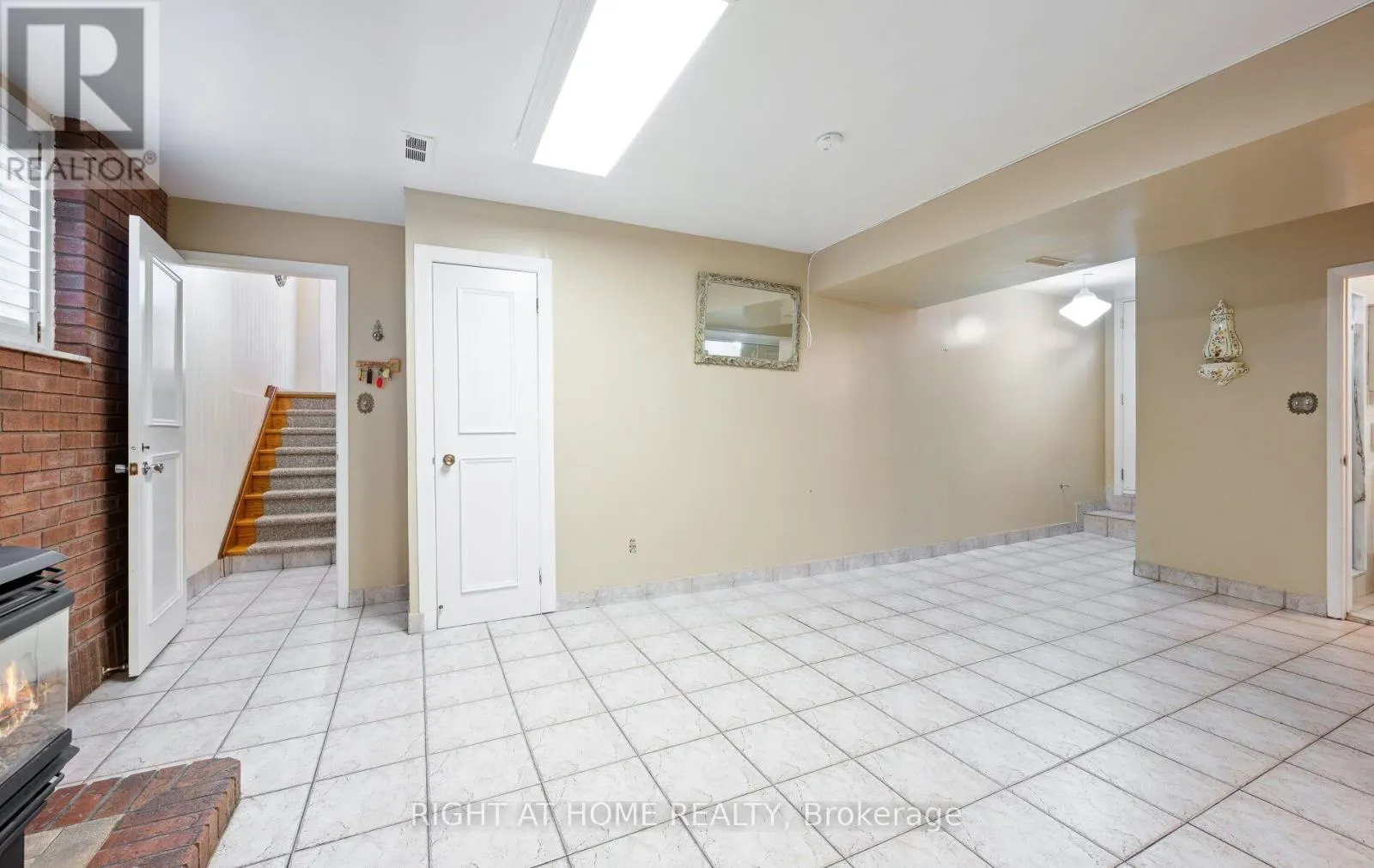 100 GRACEFIELD AVENUE