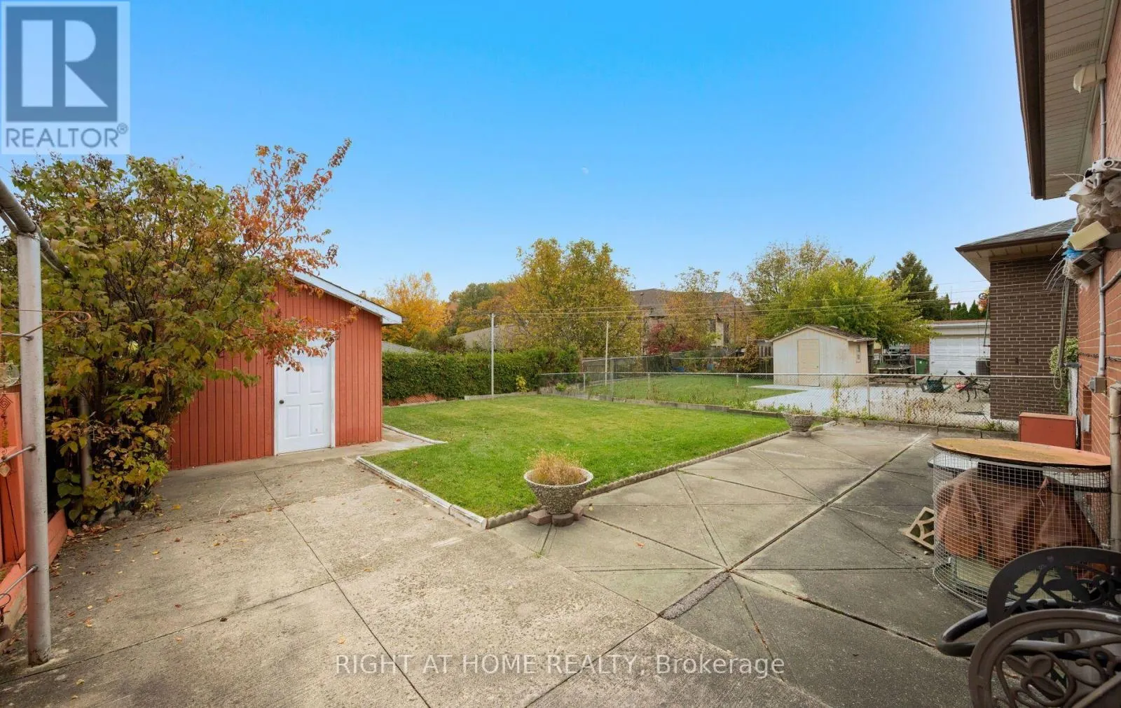 100 GRACEFIELD AVENUE