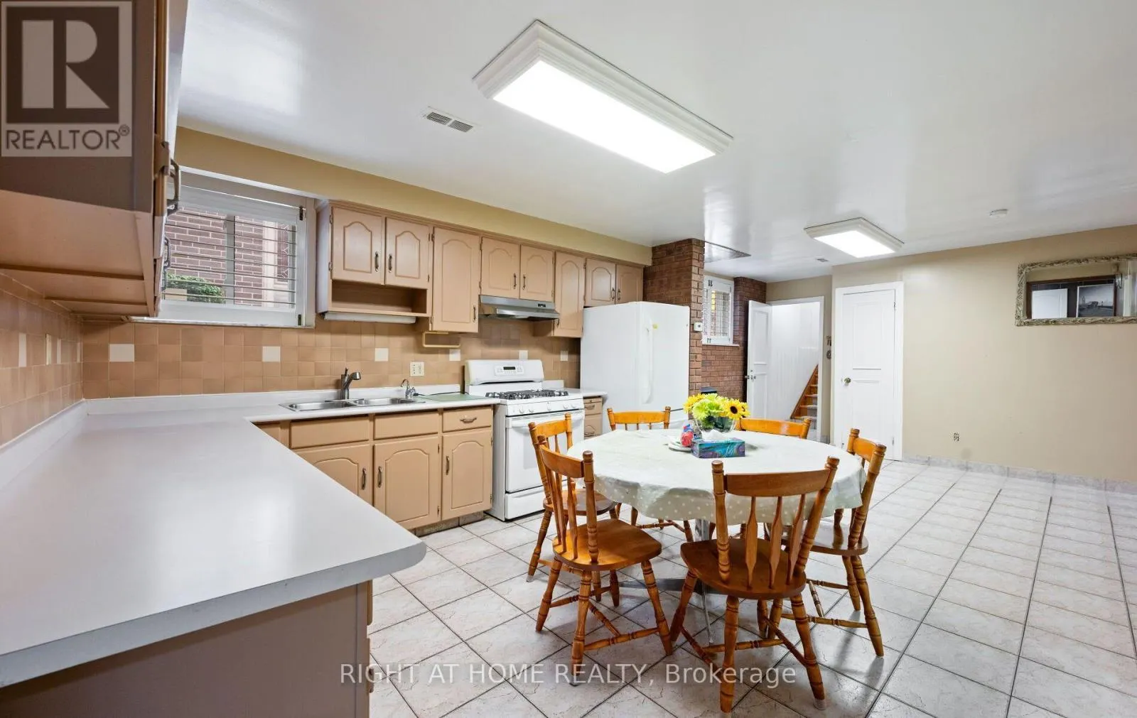 100 GRACEFIELD AVENUE