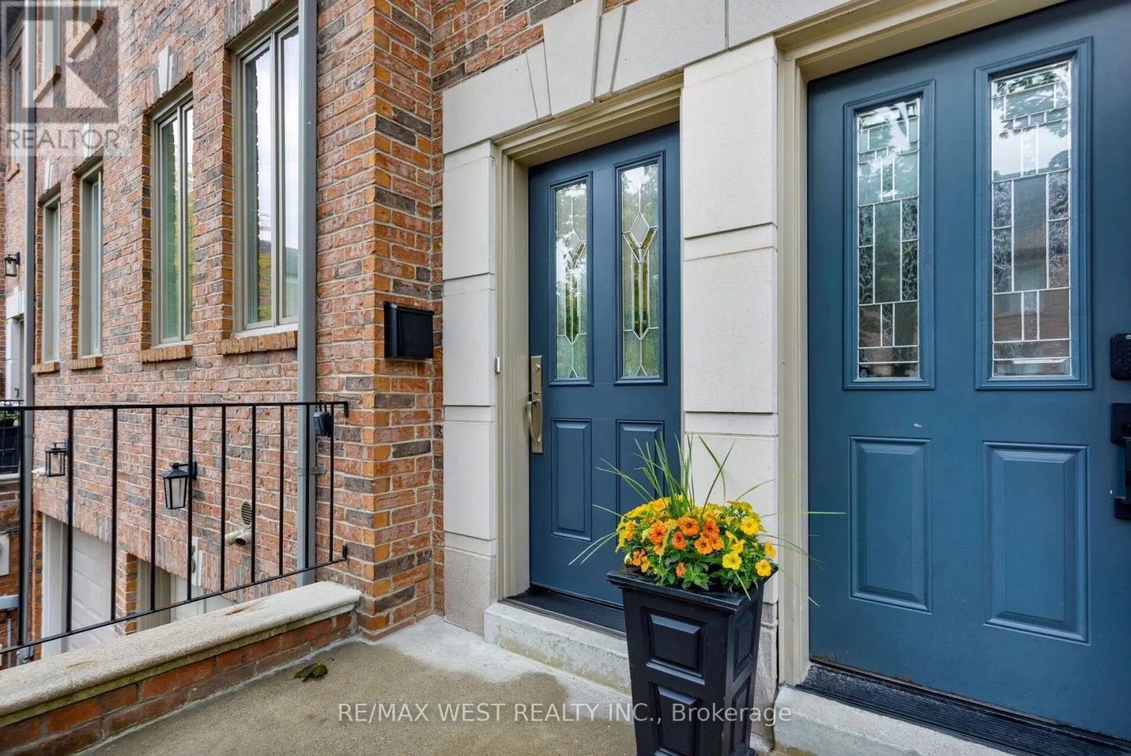 3 - 175 GRAND AVENUE