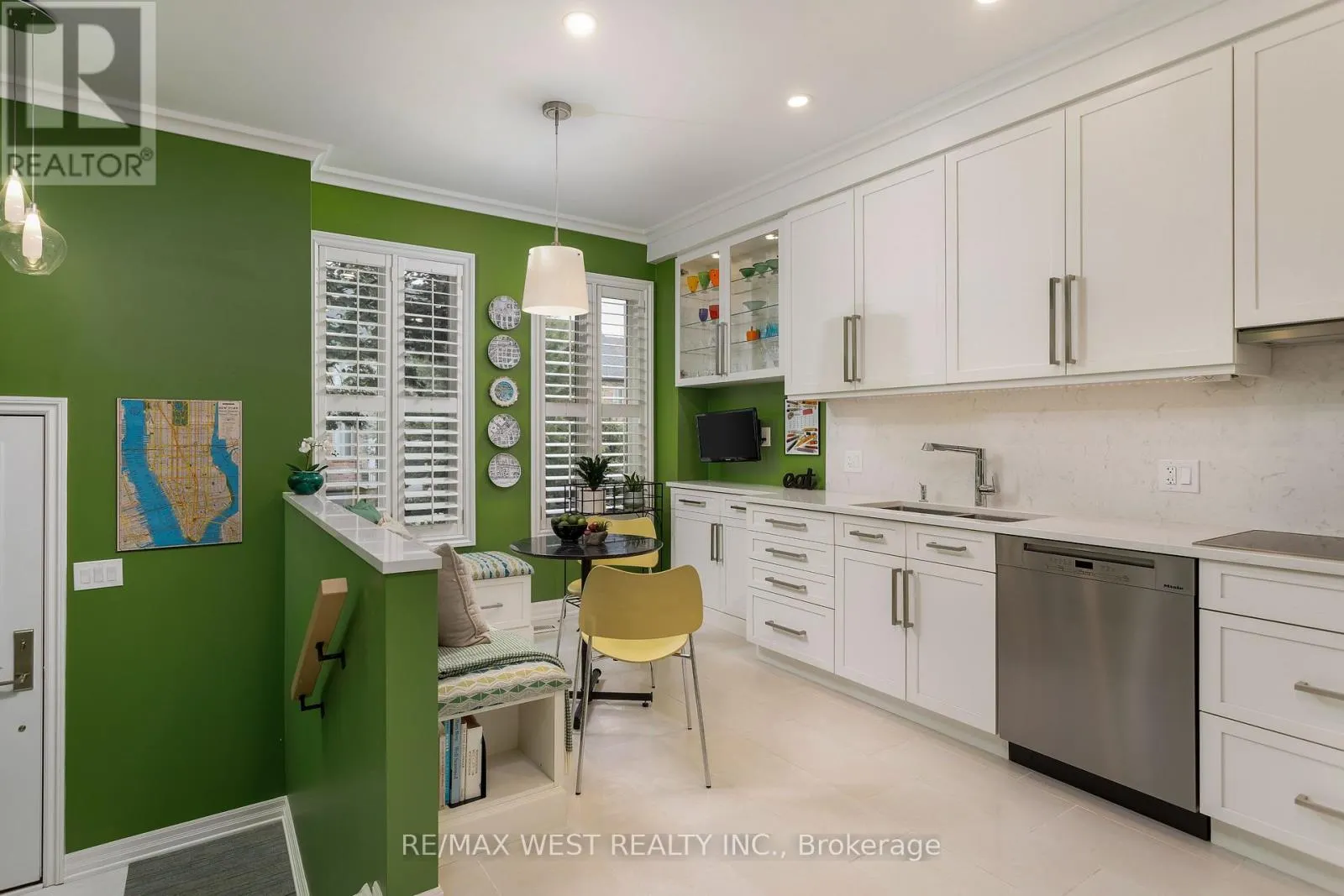 3 - 175 GRAND AVENUE