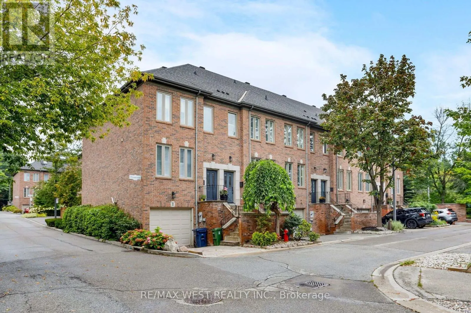 3 - 175 GRAND AVENUE