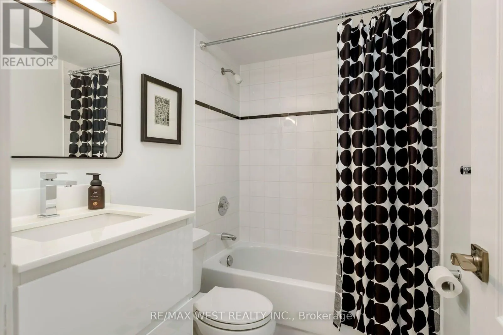 3 - 175 GRAND AVENUE