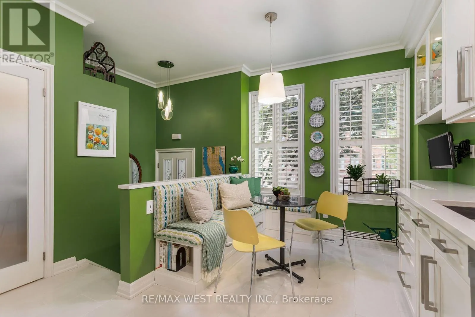 3 - 175 GRAND AVENUE