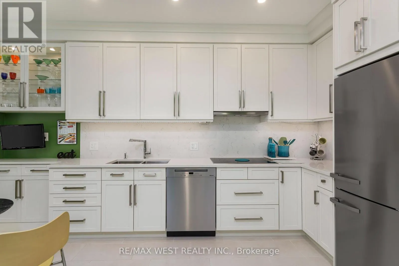 3 - 175 GRAND AVENUE