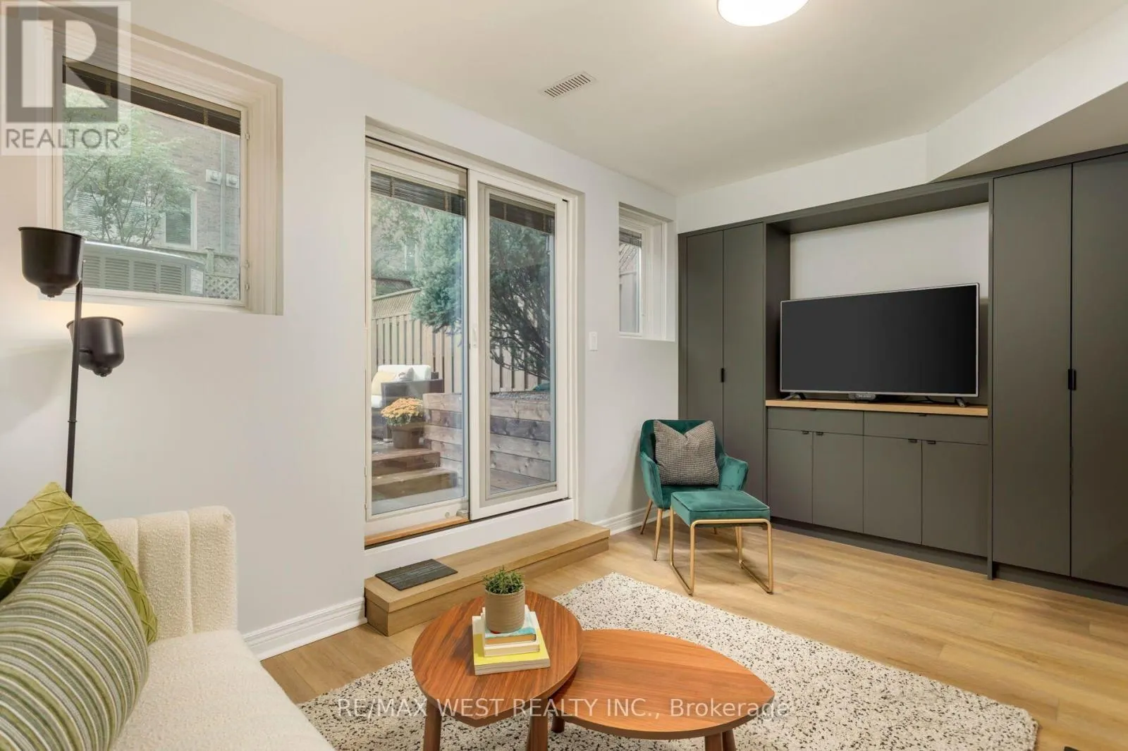3 - 175 GRAND AVENUE