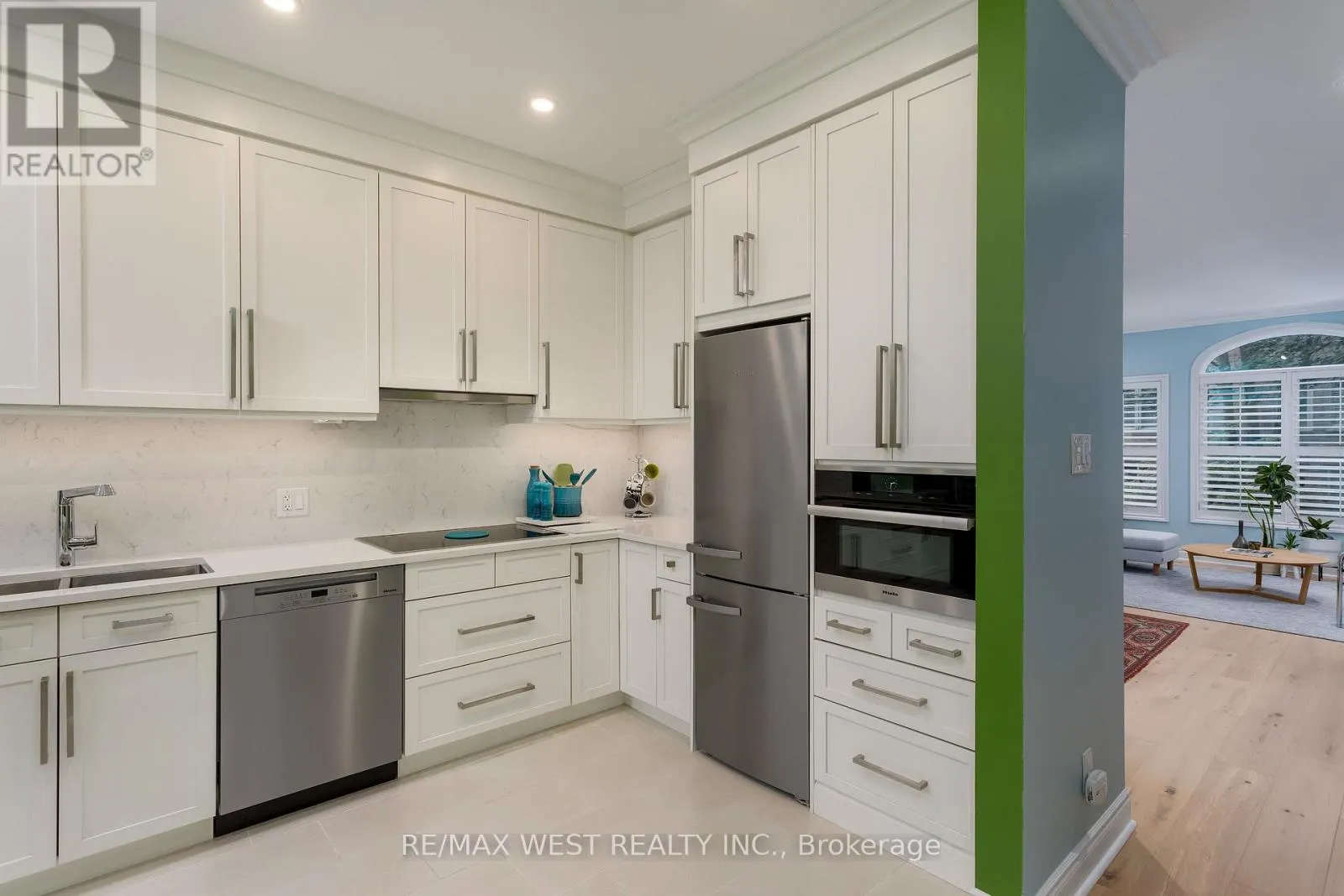3 - 175 GRAND AVENUE