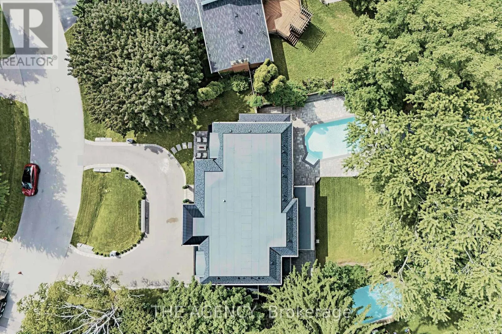 1529 VENETIA DRIVE