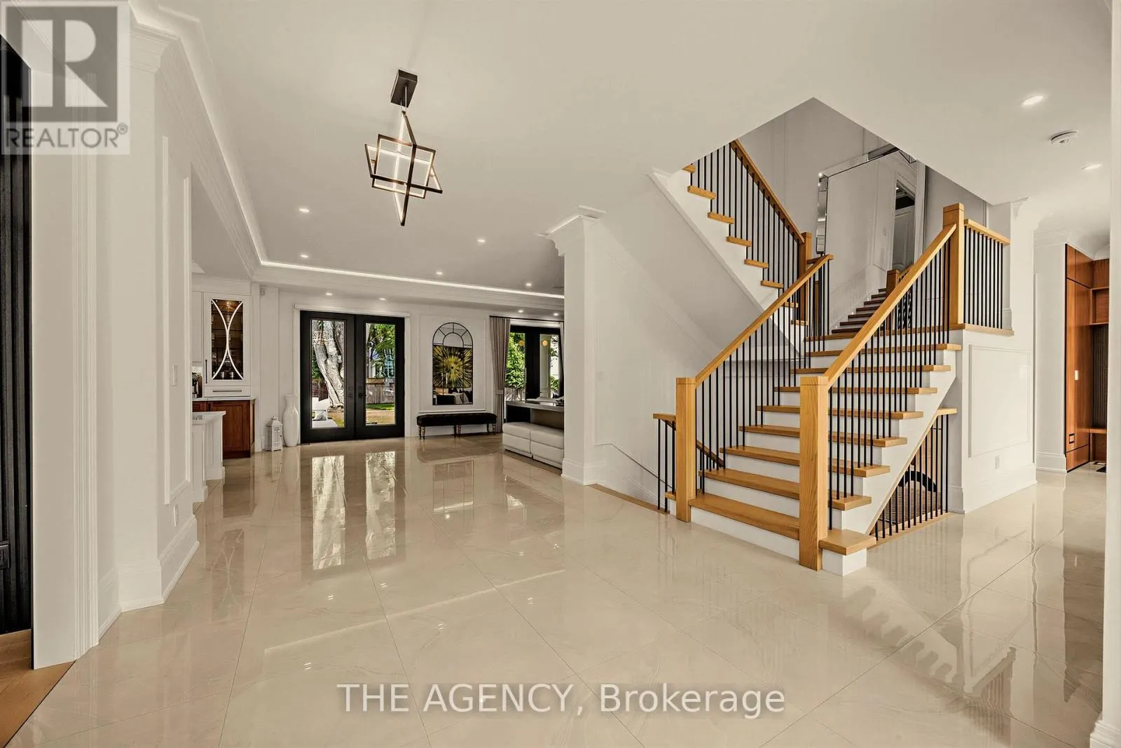 1529 VENETIA DRIVE
