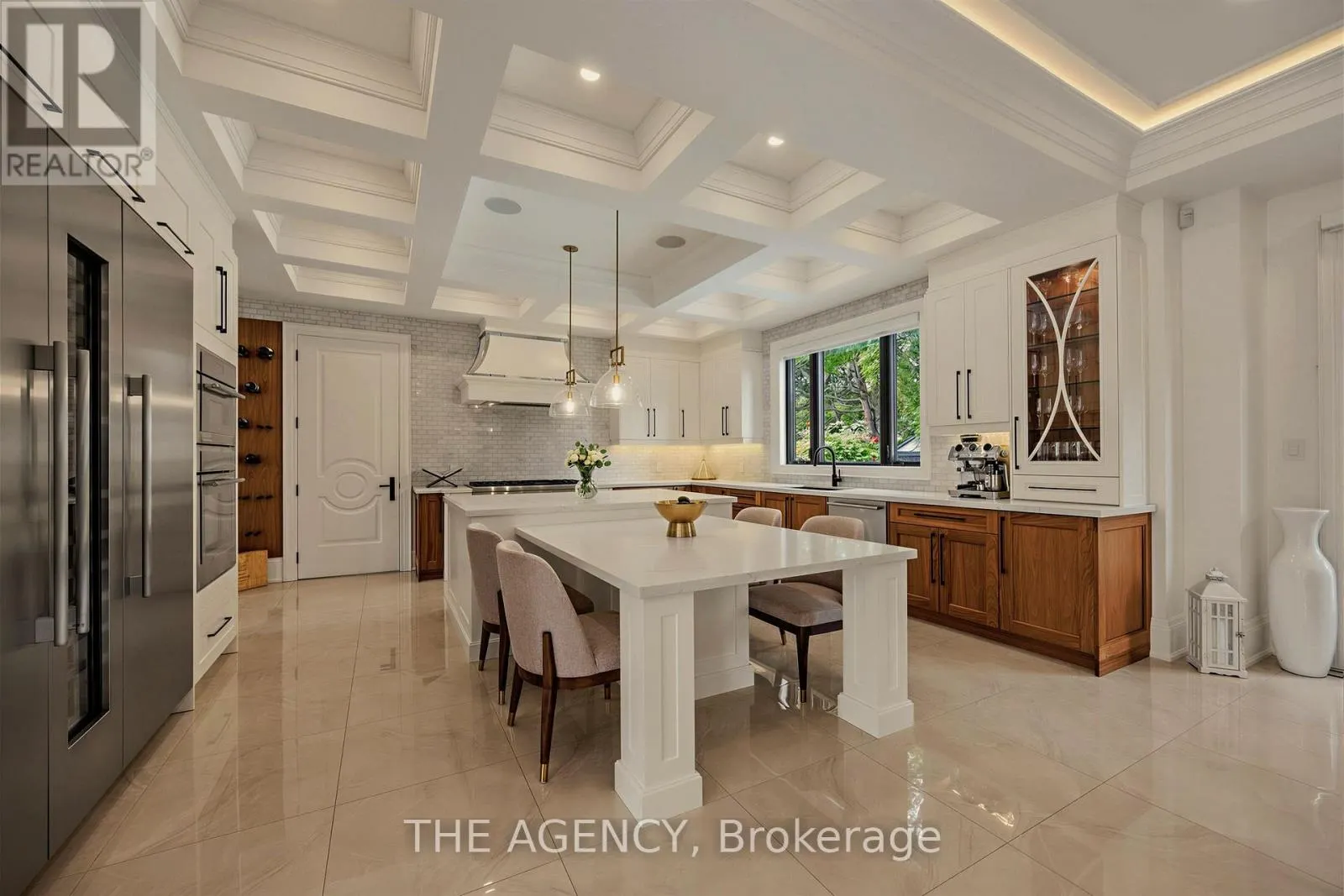 1529 VENETIA DRIVE