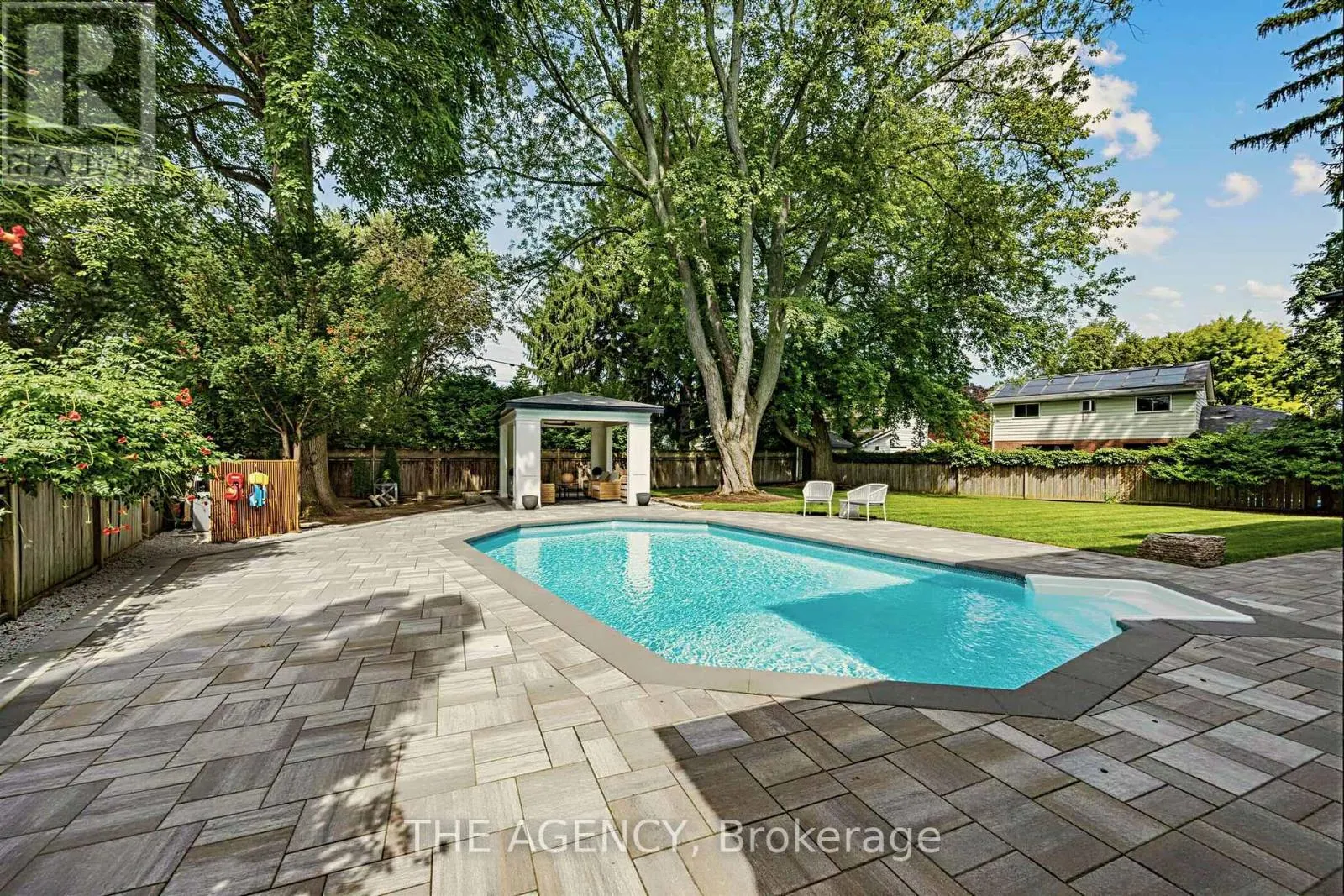 1529 VENETIA DRIVE